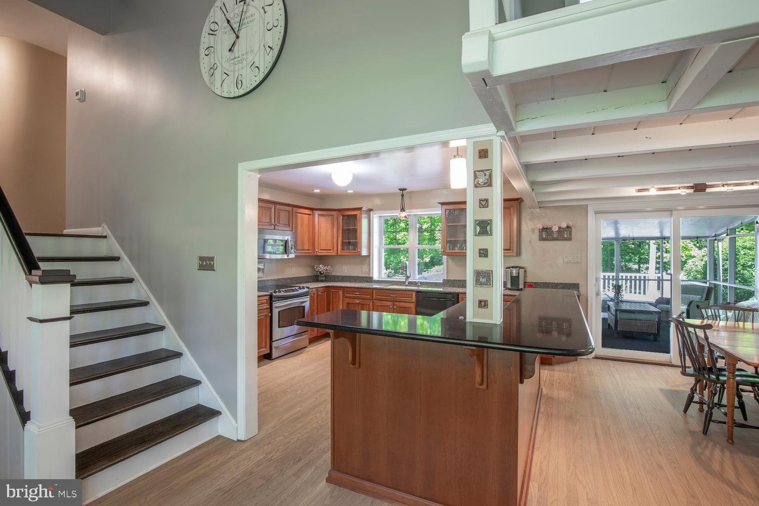 BUTTONWOOD MANOR - Residential