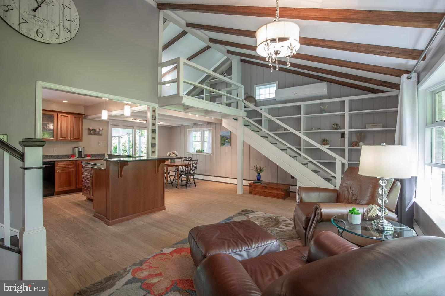 BUTTONWOOD MANOR - Residential