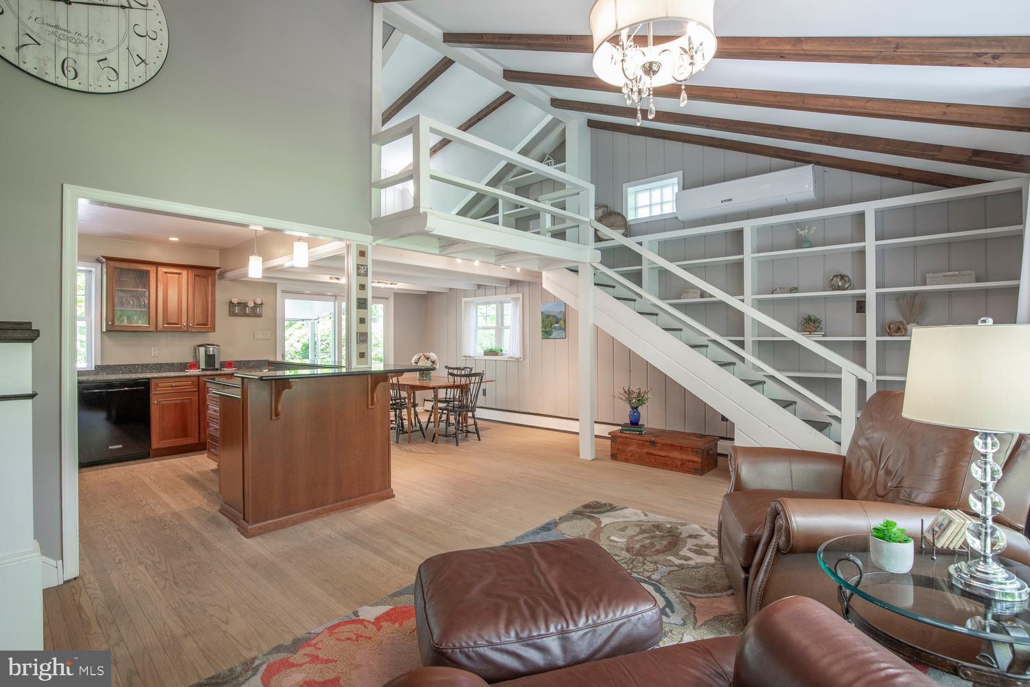 BUTTONWOOD MANOR - Residential