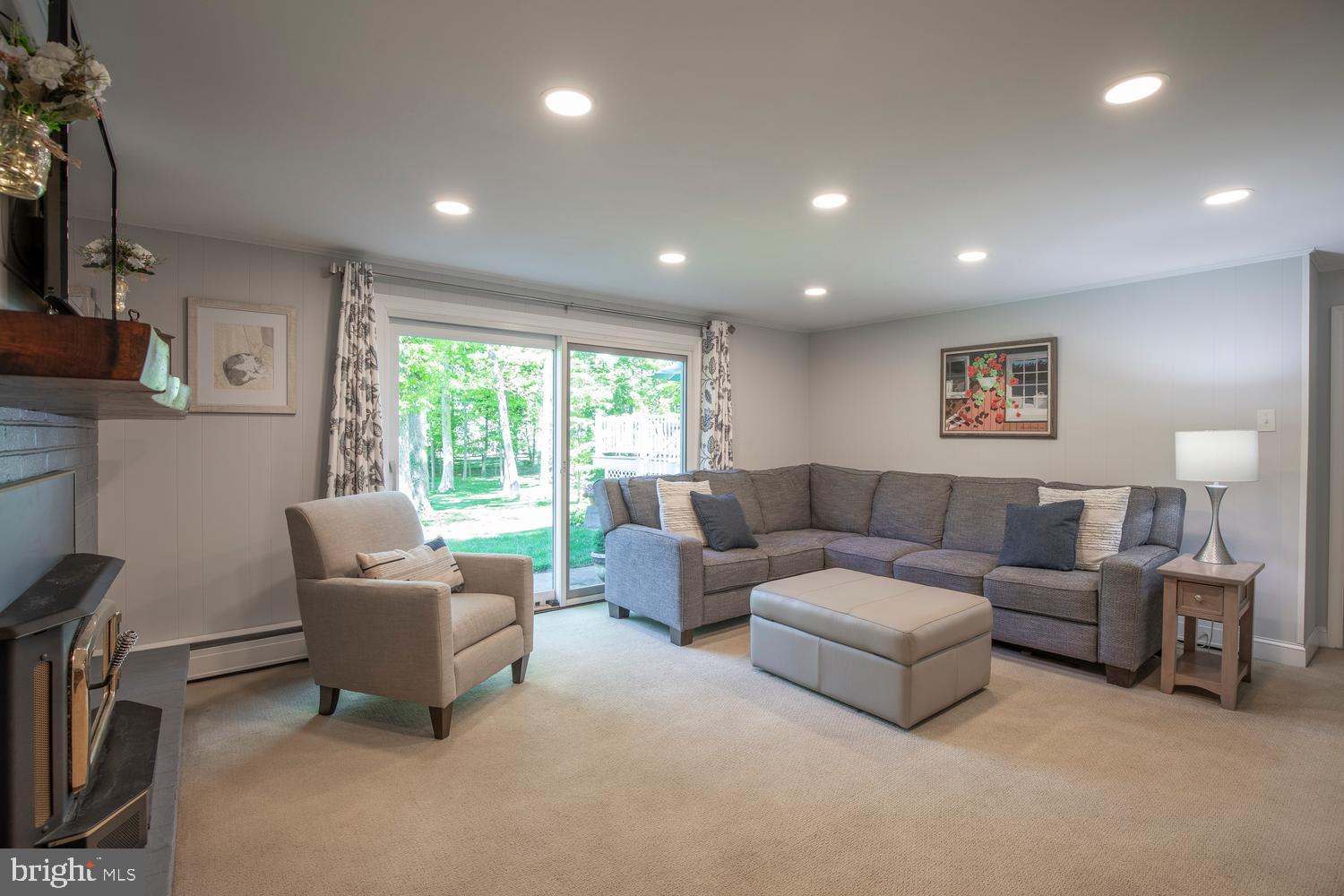 BUTTONWOOD MANOR - Residential