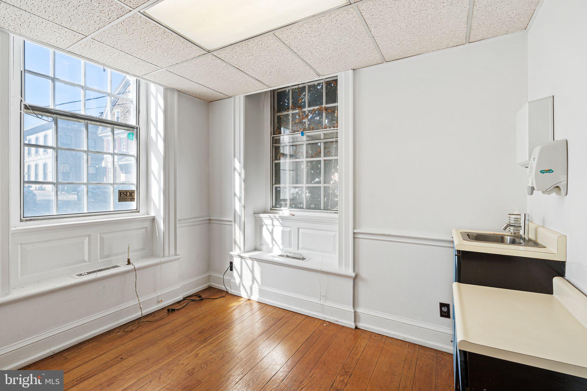 GERMANTOWN - Commercial Sale