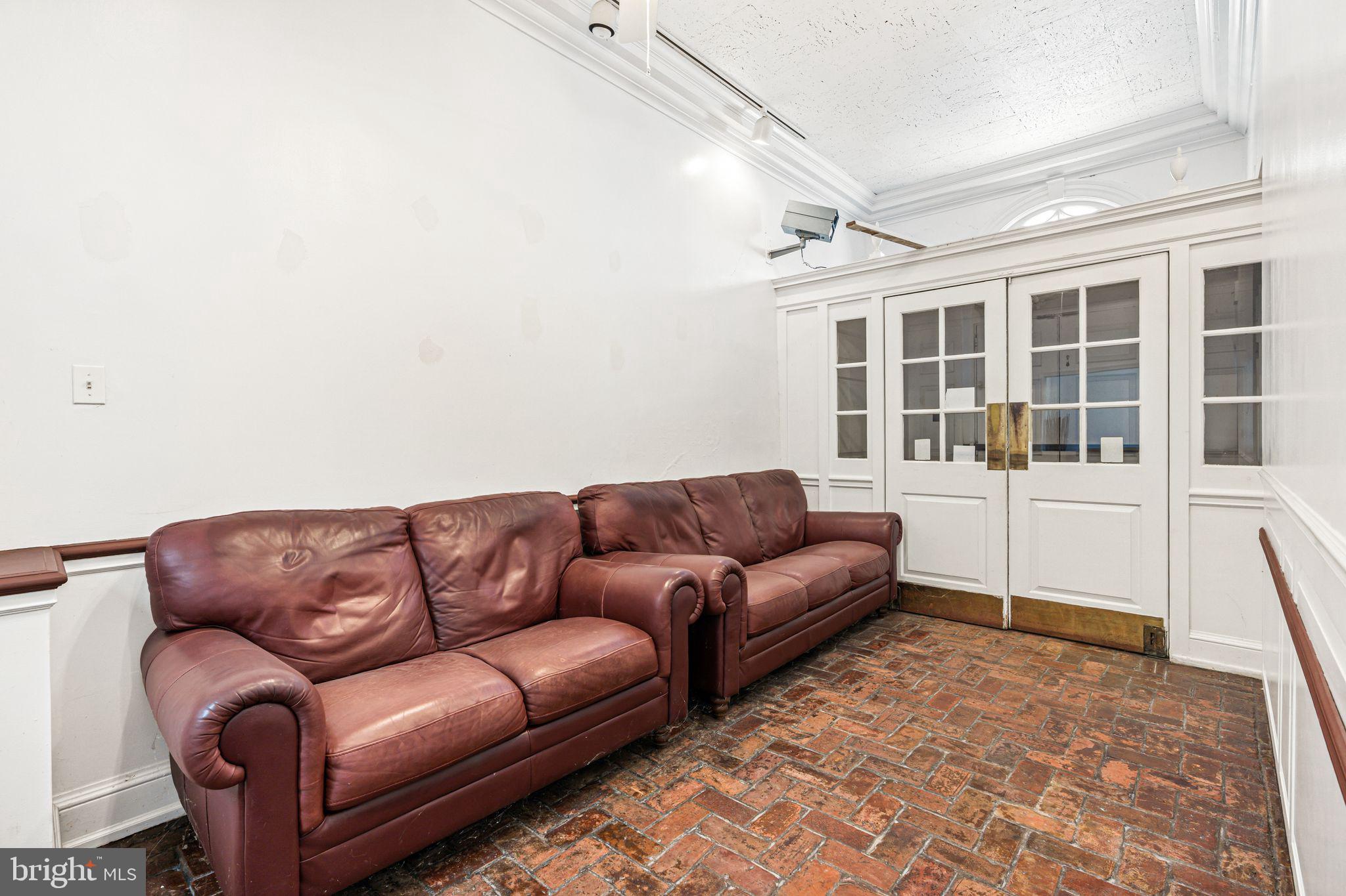 GERMANTOWN - Commercial Sale