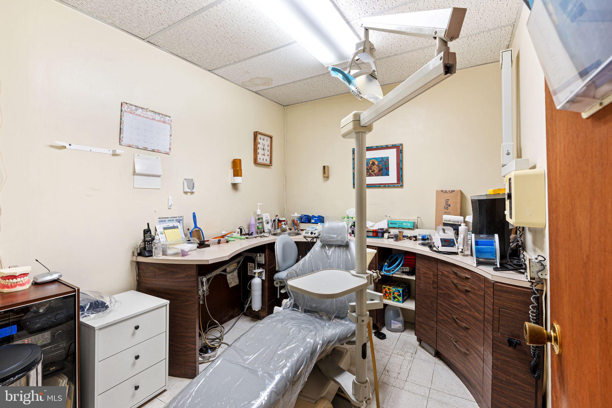 GERMANTOWN - Commercial Sale