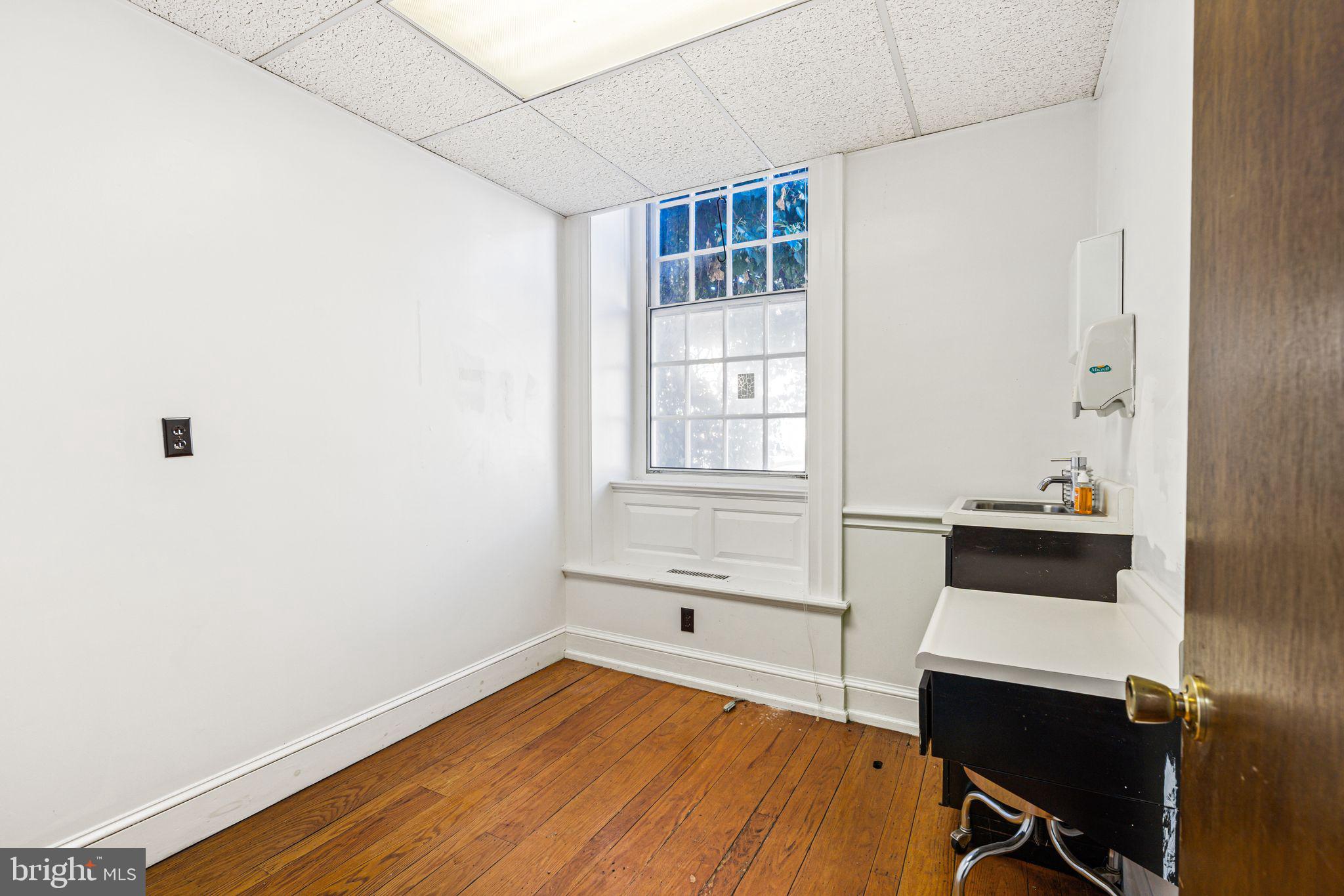 GERMANTOWN - Commercial Sale