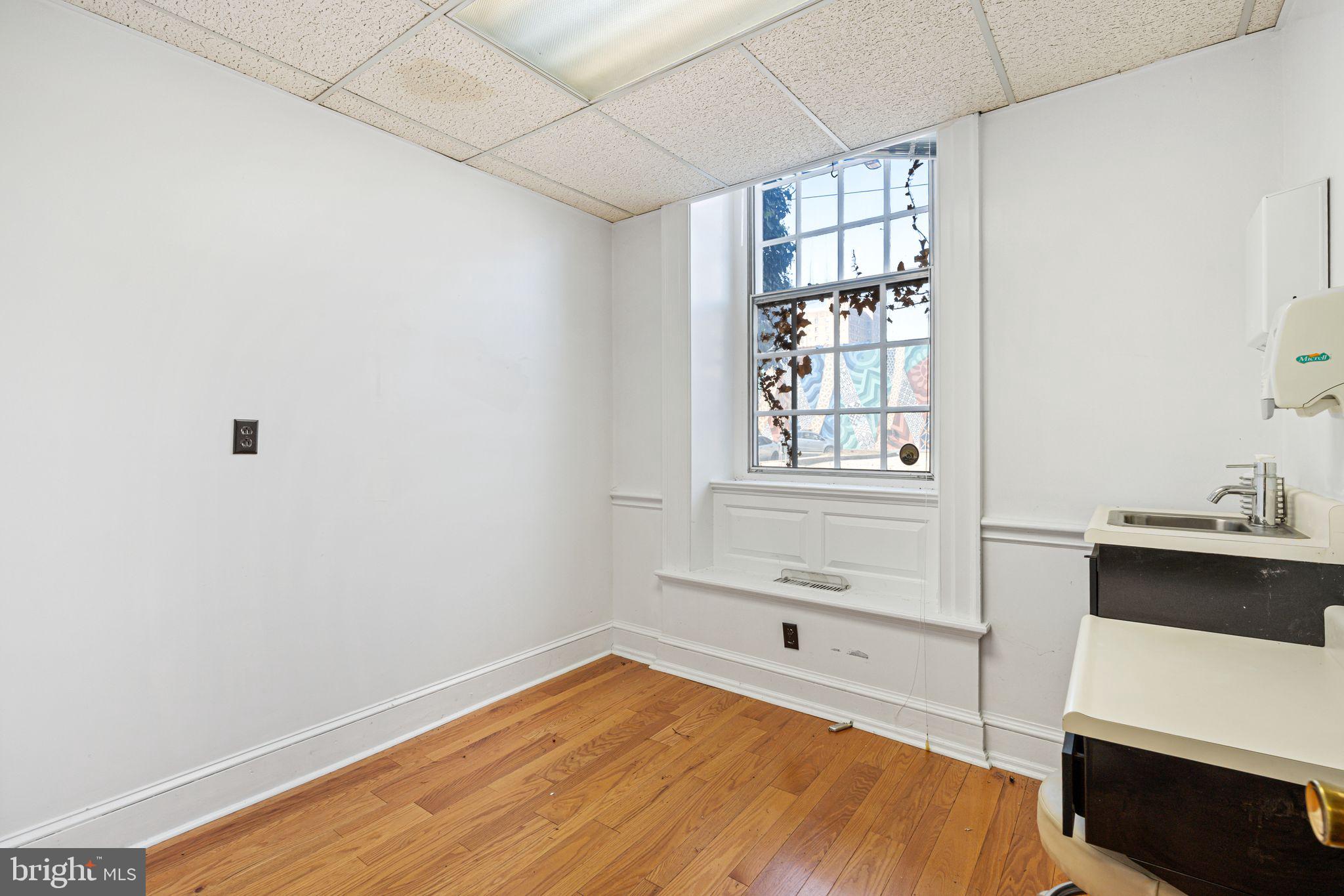 GERMANTOWN - Commercial Sale