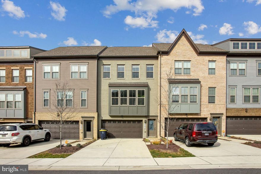 Like new garage townhome available for immediate rent! Meticulously maintained and perfect for entertaining. Spacious main level with multiple seating areas and a large kitchen island. Three upper level bedrooms and finished lower level with full bathroom. Schedule your showing today!