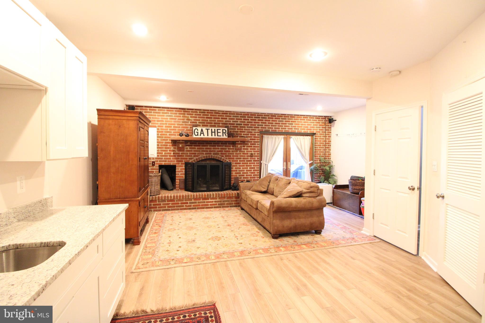 BURKE CENTRE - Residential Lease