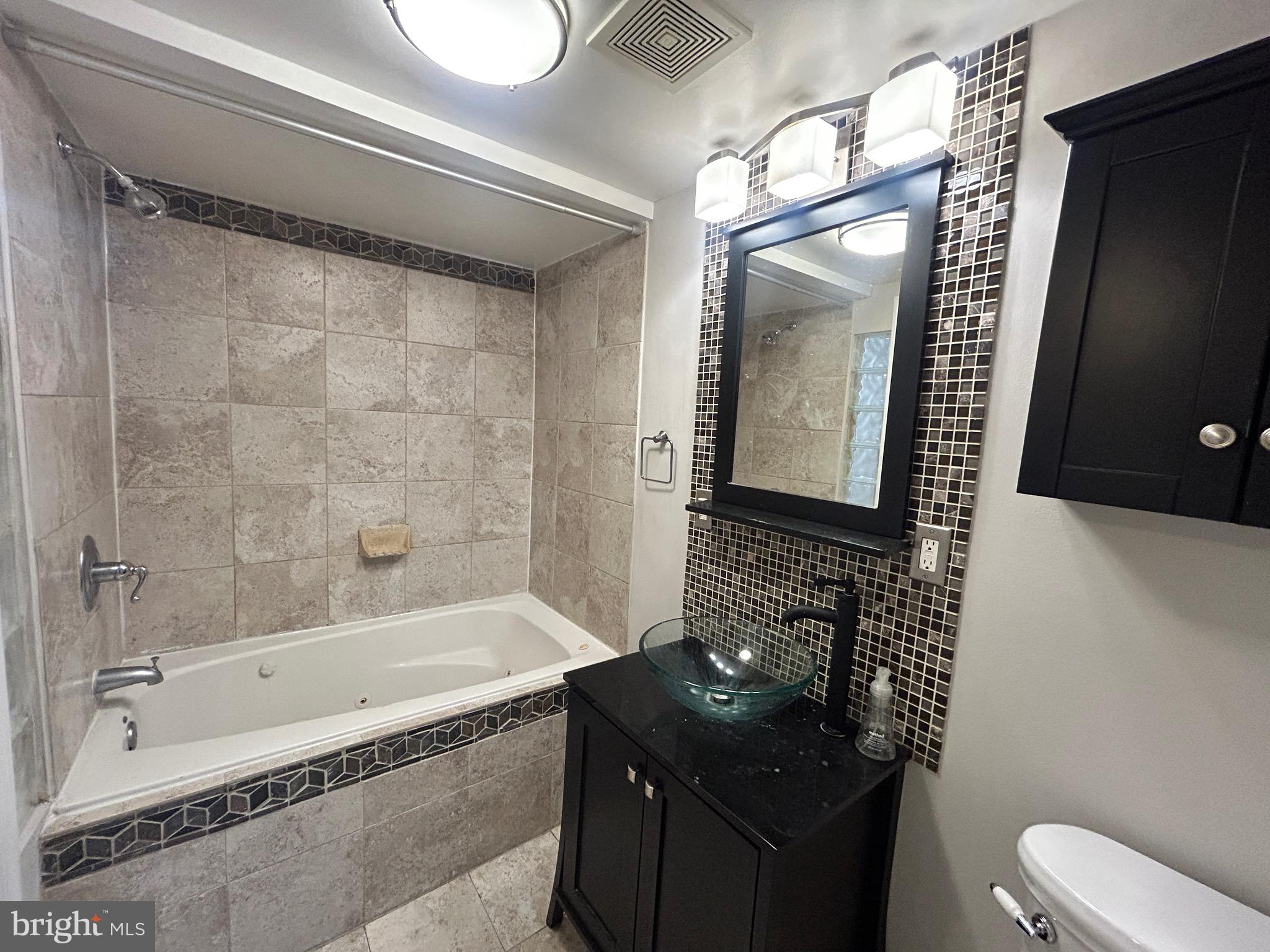 RIVERSIDE - Residential Lease