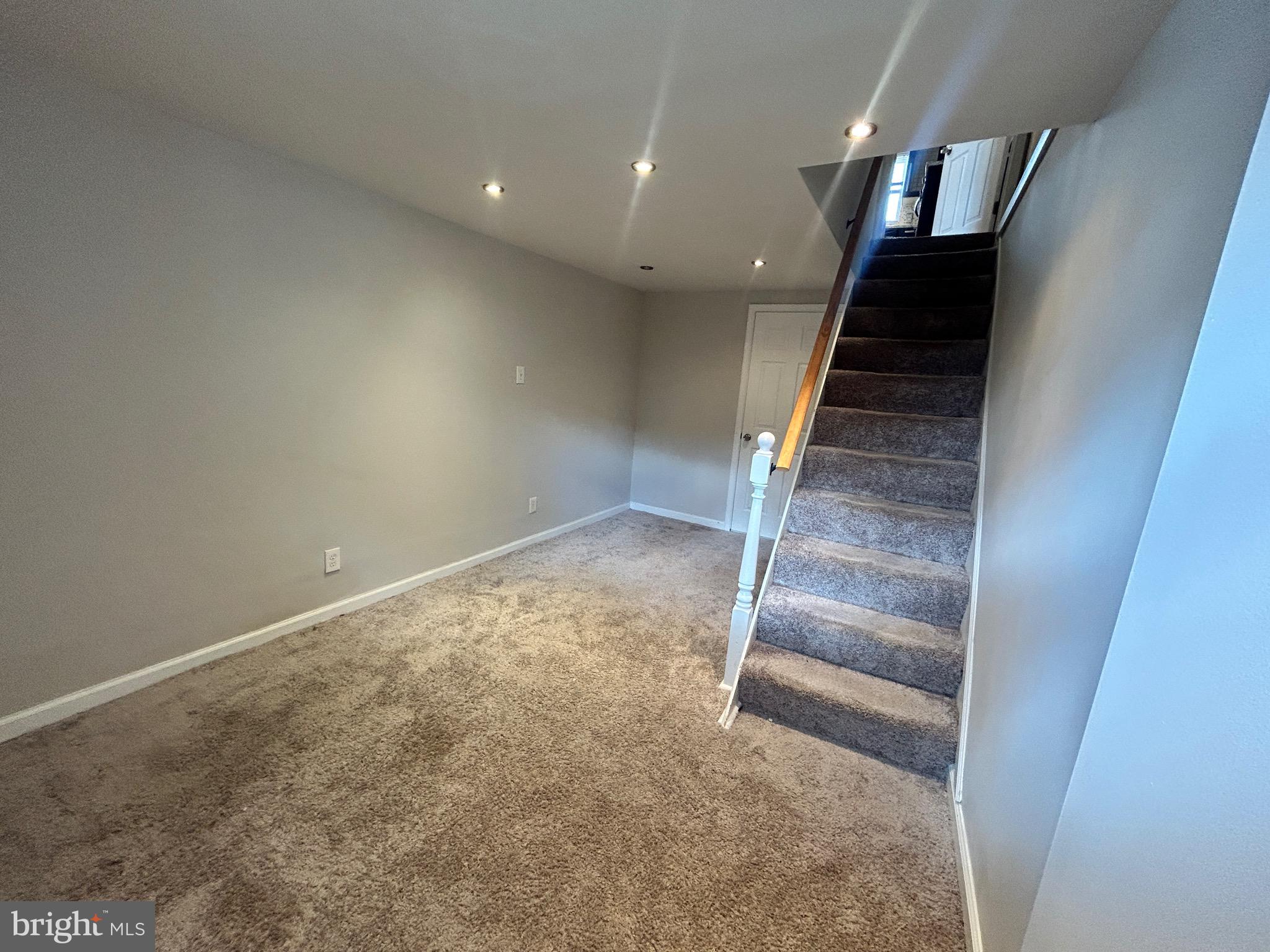 RIVERSIDE - Residential Lease