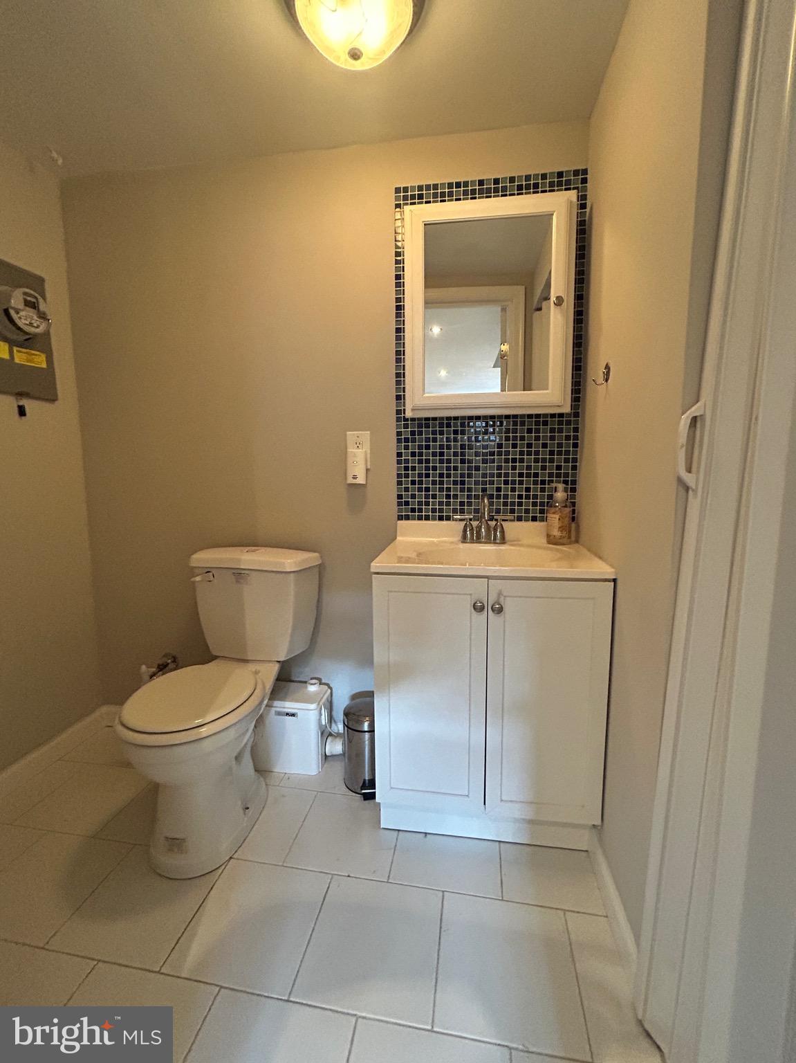 RIVERSIDE - Residential Lease