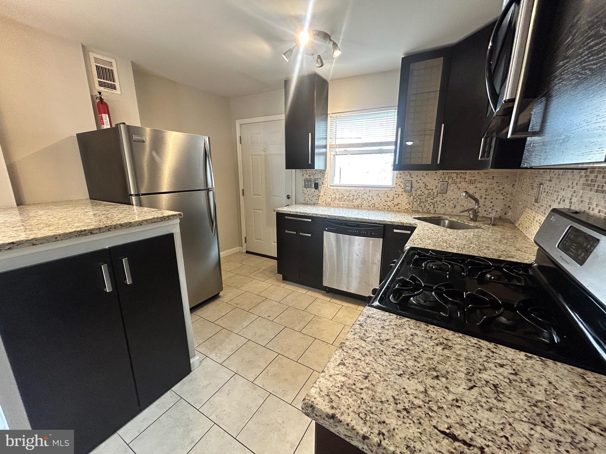 RIVERSIDE - Residential Lease