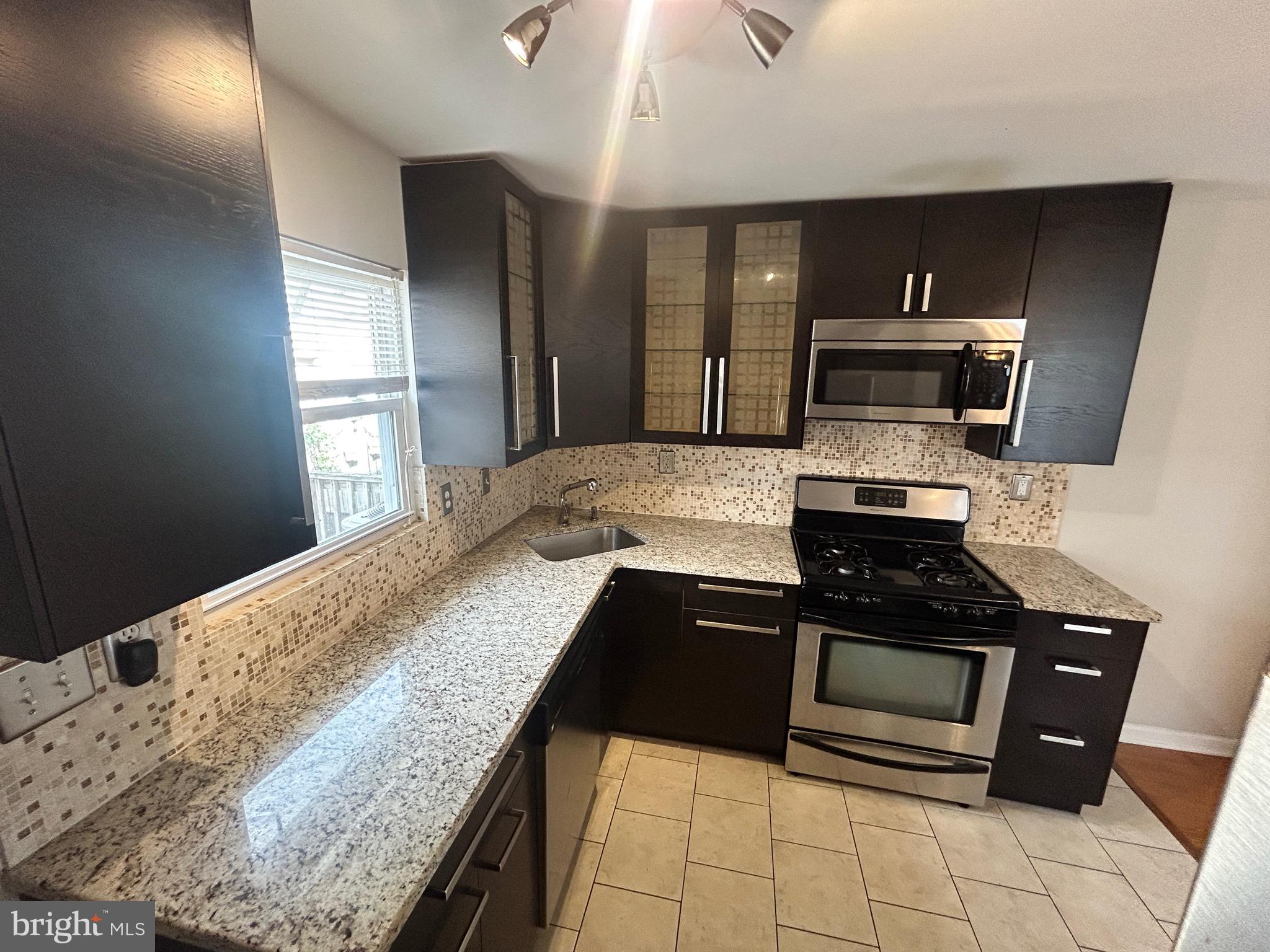 RIVERSIDE - Residential Lease