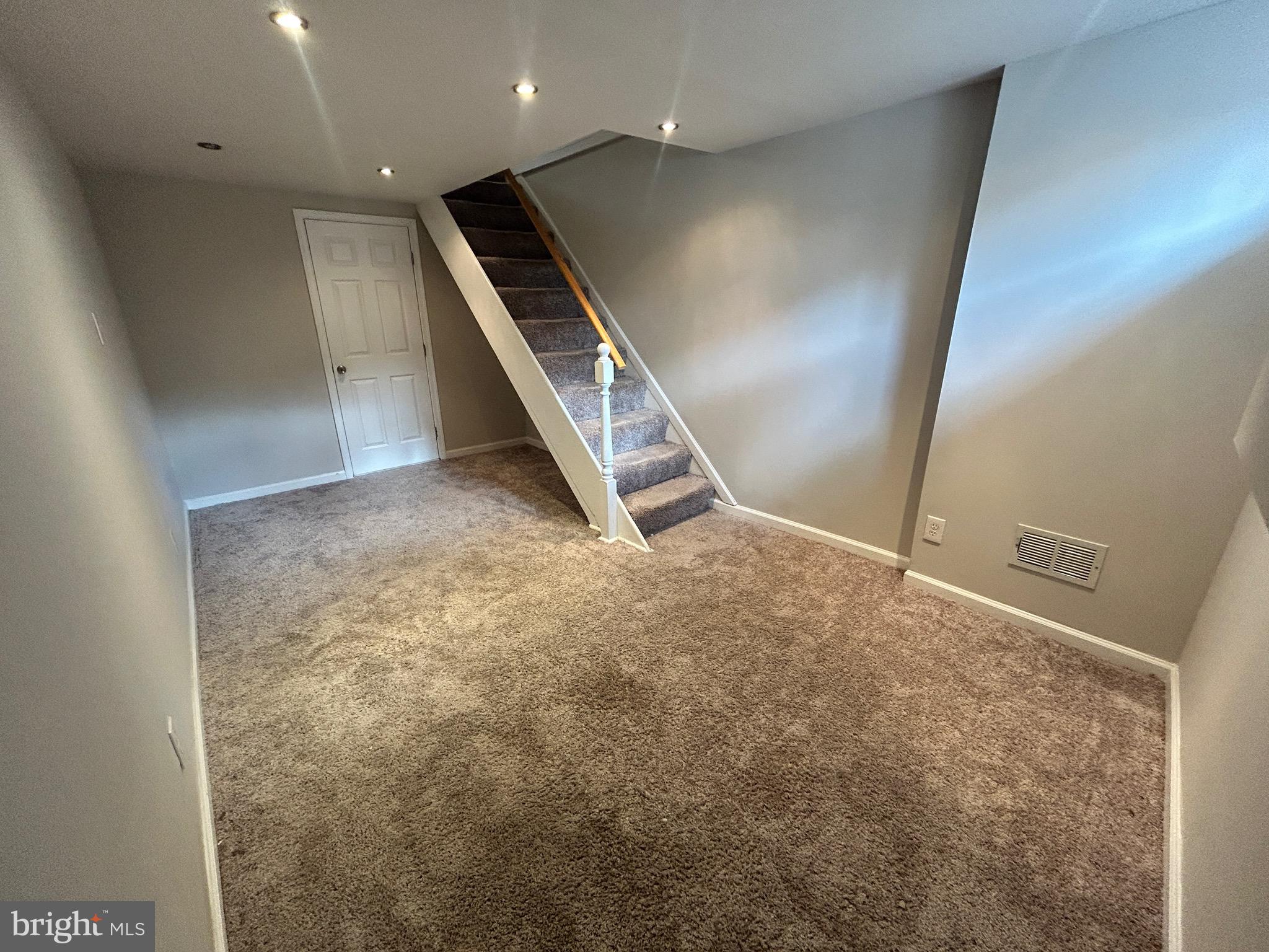 RIVERSIDE - Residential Lease