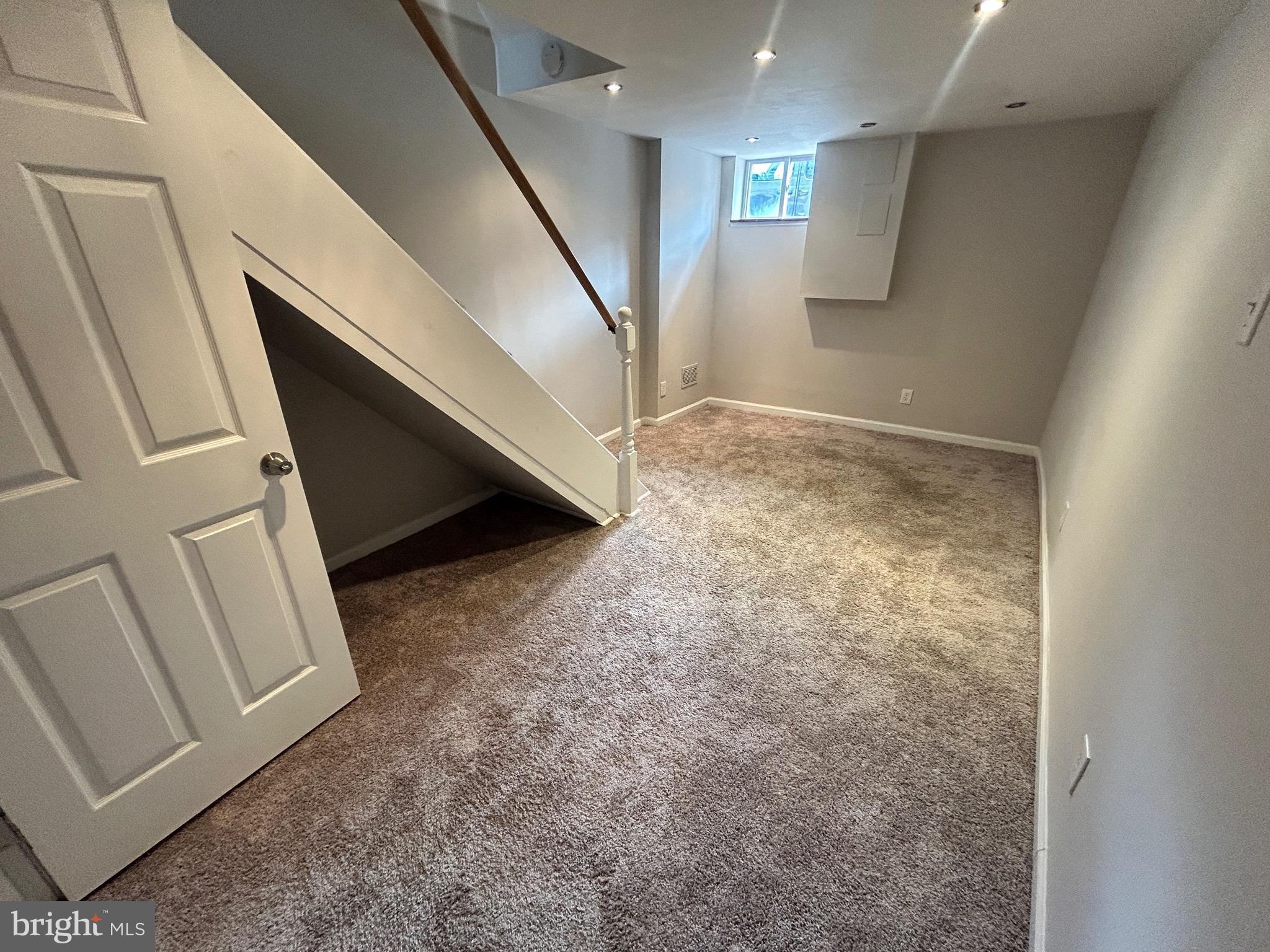 RIVERSIDE - Residential Lease