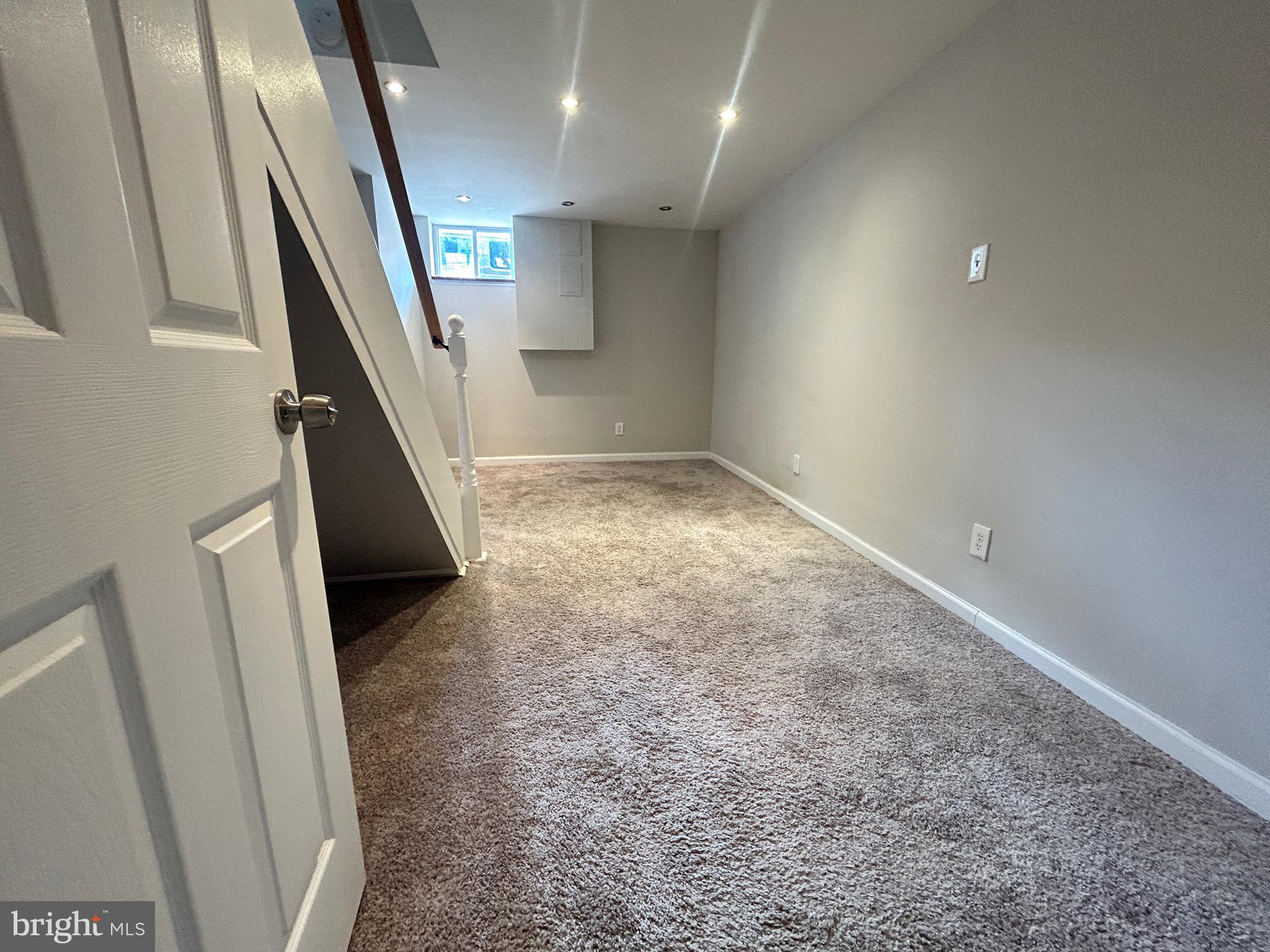 RIVERSIDE - Residential Lease