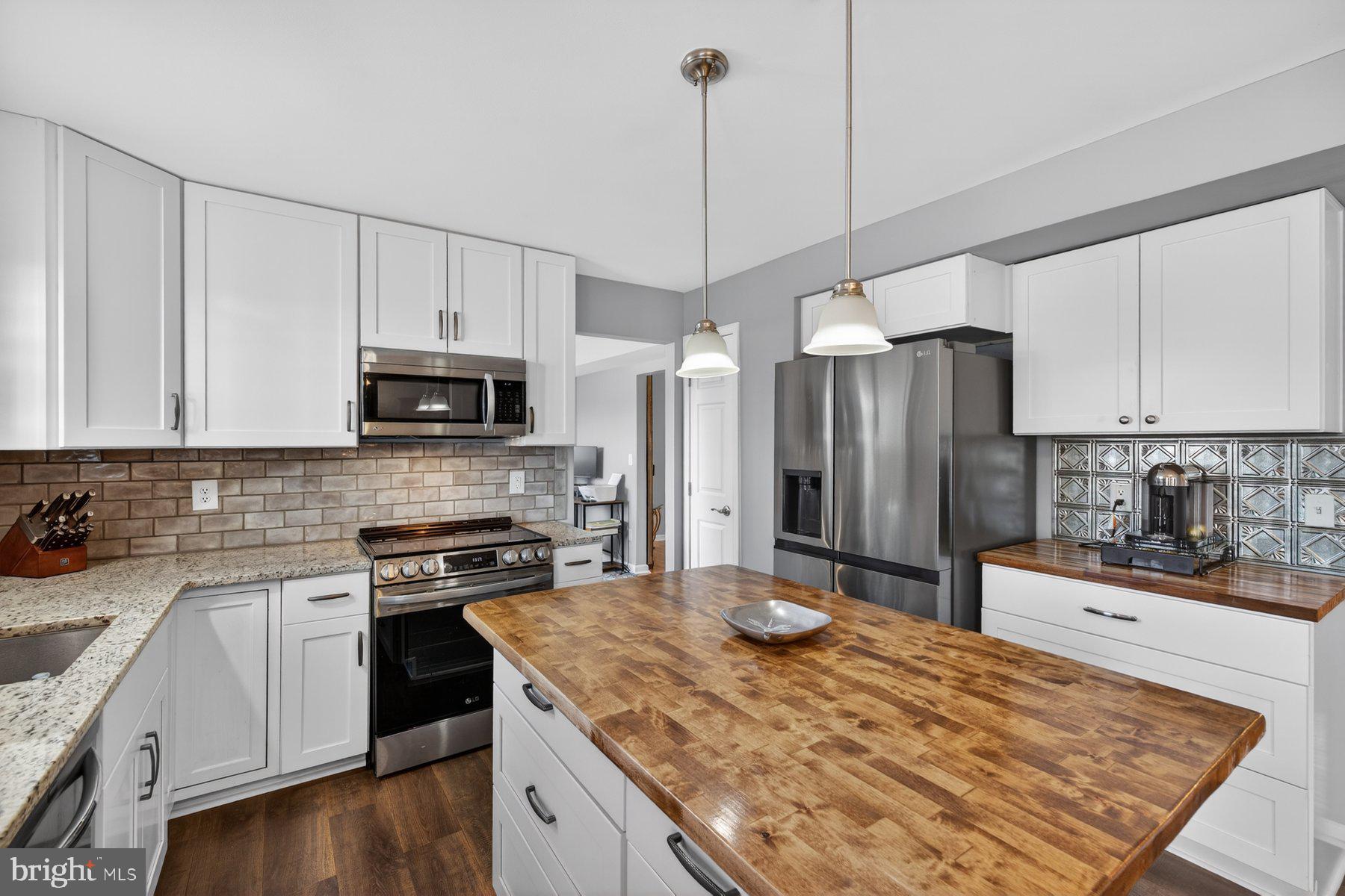 BUCKINGHAM HILLS - Residential