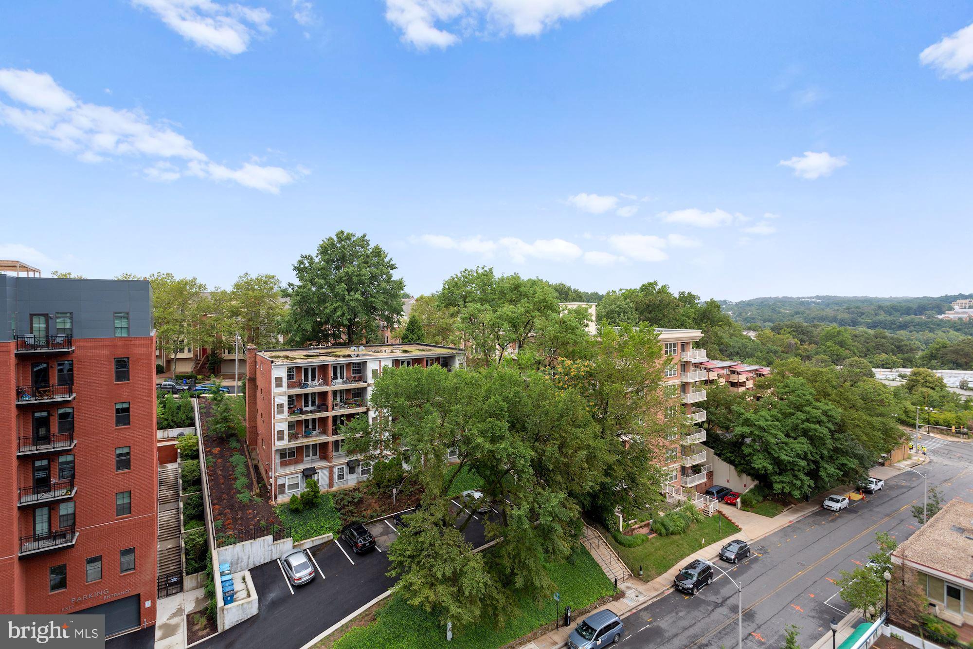 TURNBERRY TOWER - Residential