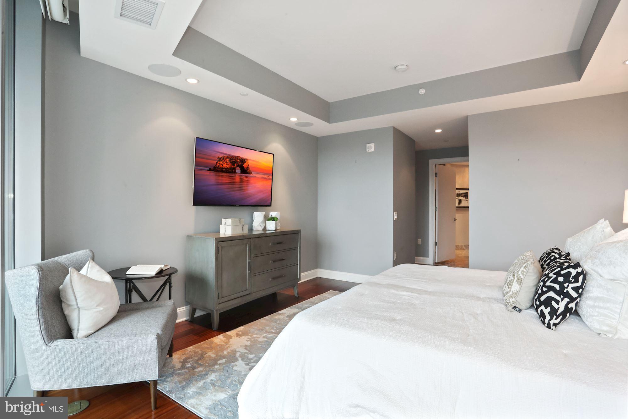 TURNBERRY TOWER - Residential