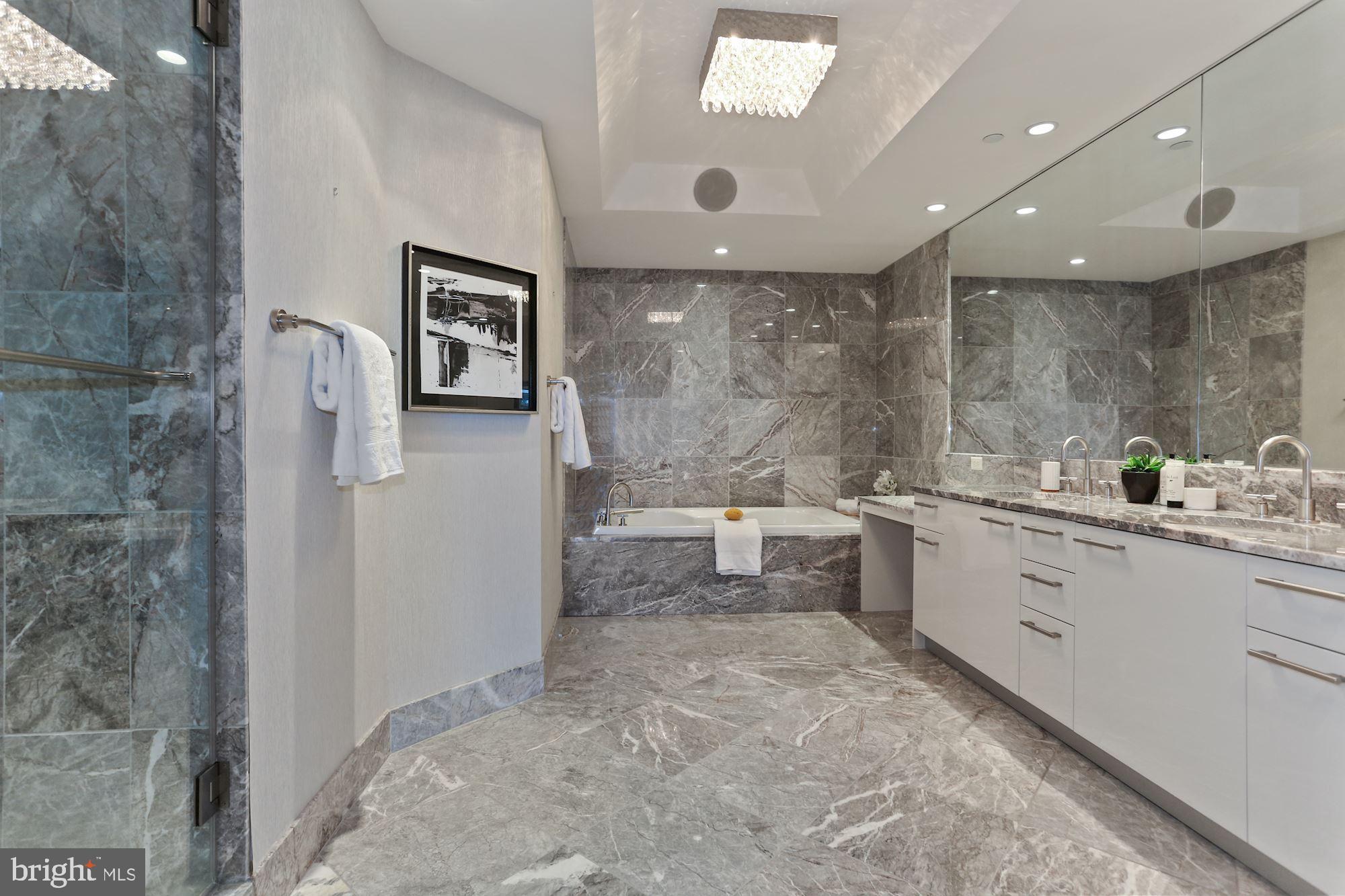 TURNBERRY TOWER - Residential