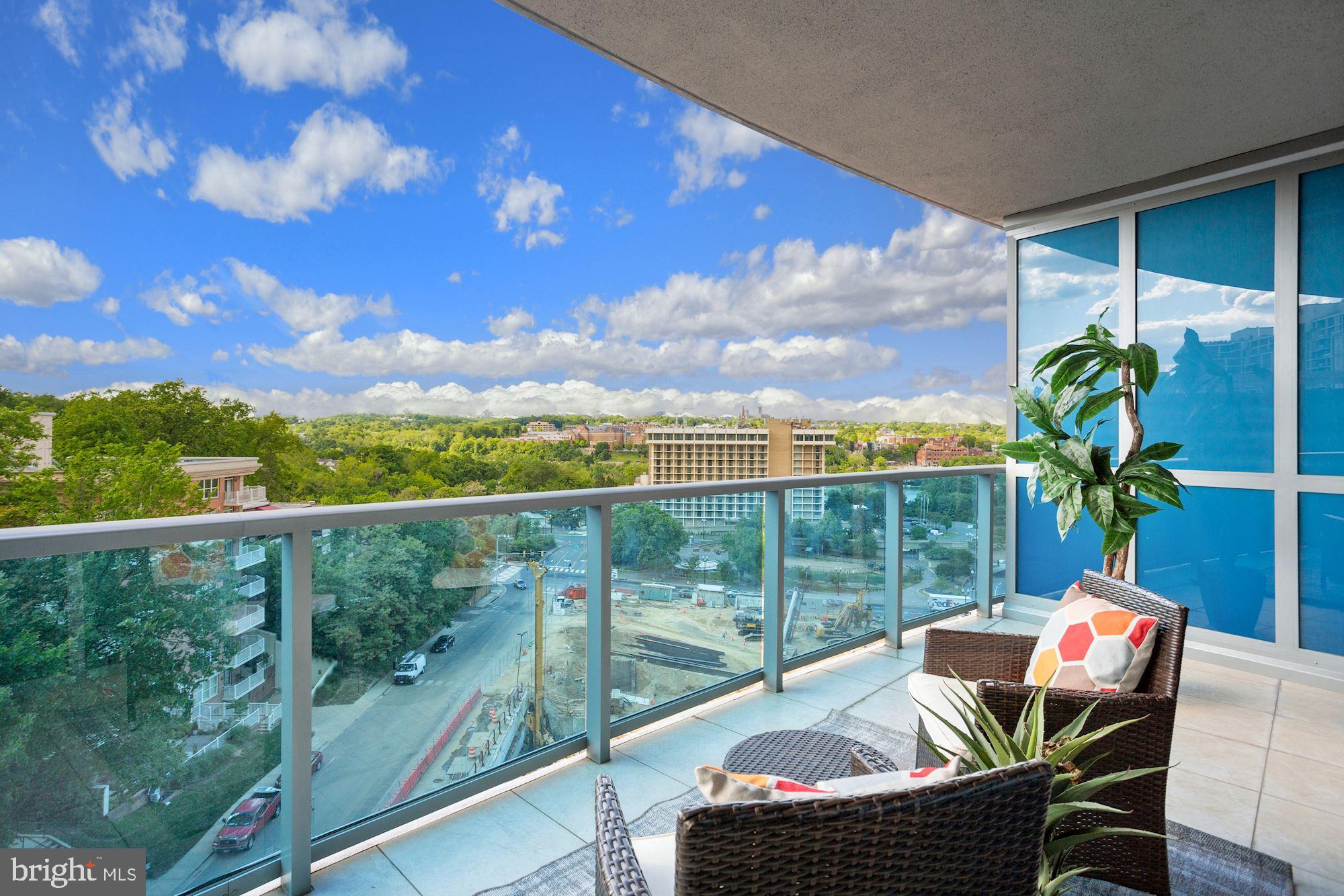 TURNBERRY TOWER - Residential