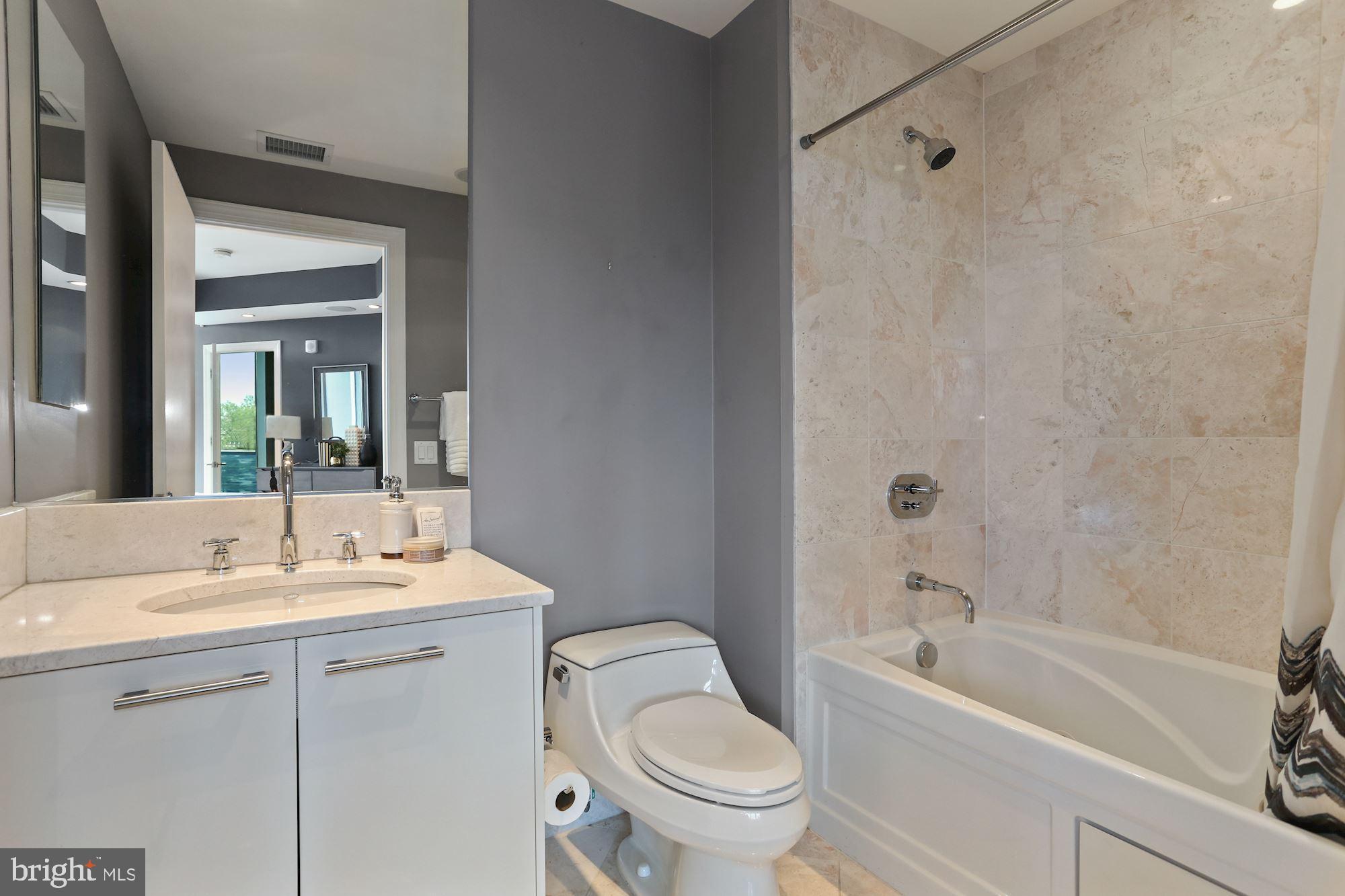 TURNBERRY TOWER - Residential