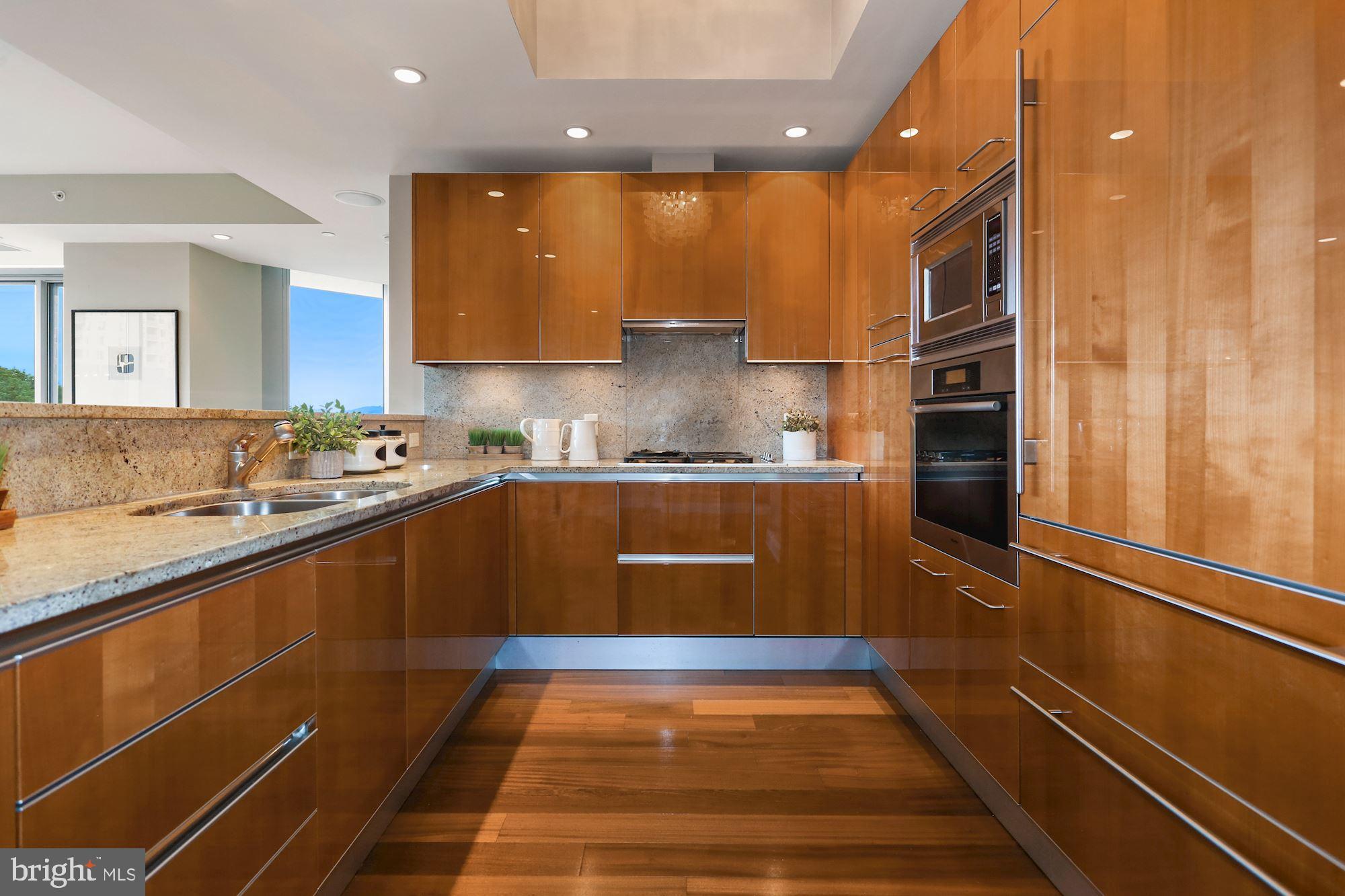 TURNBERRY TOWER - Residential