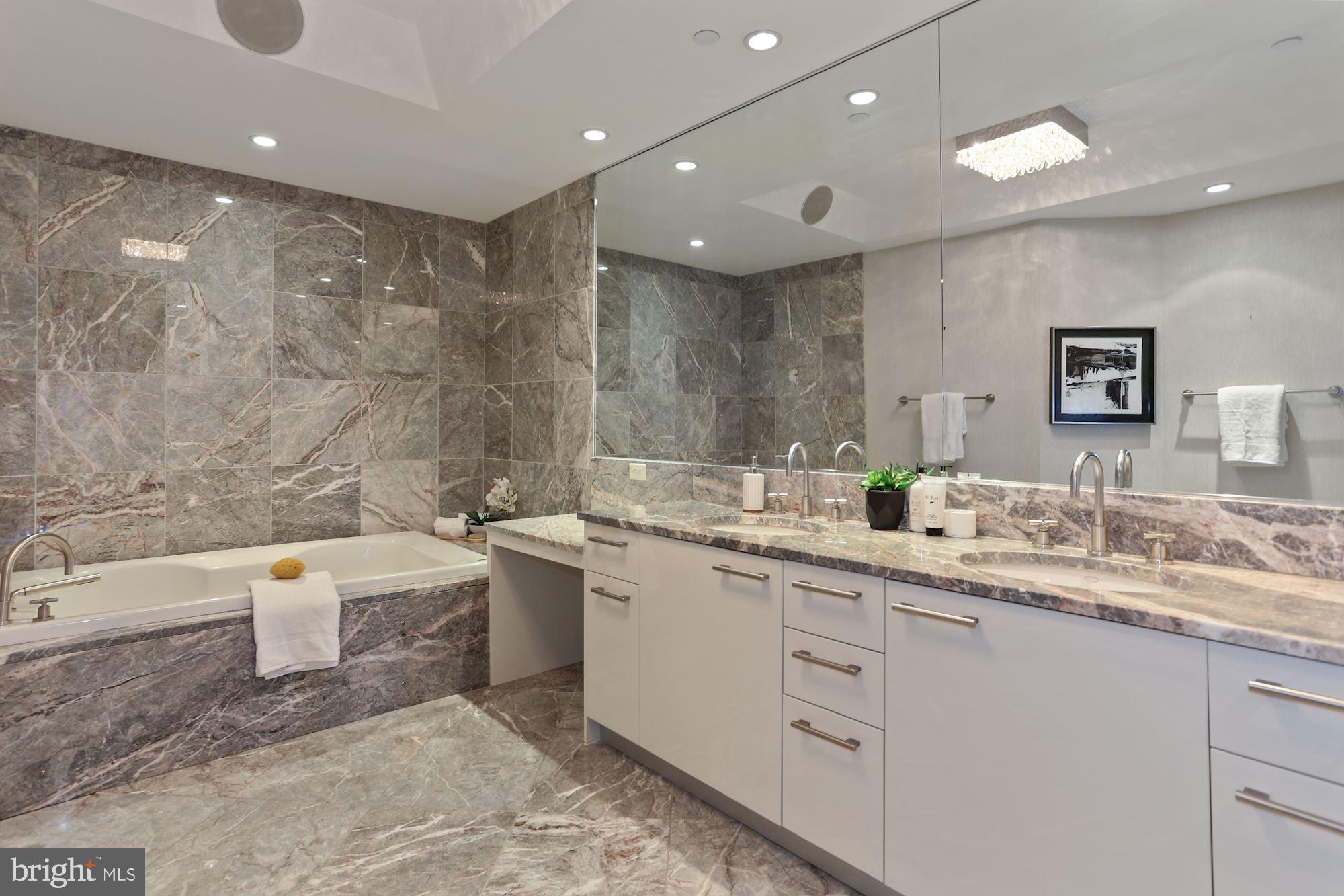 TURNBERRY TOWER - Residential