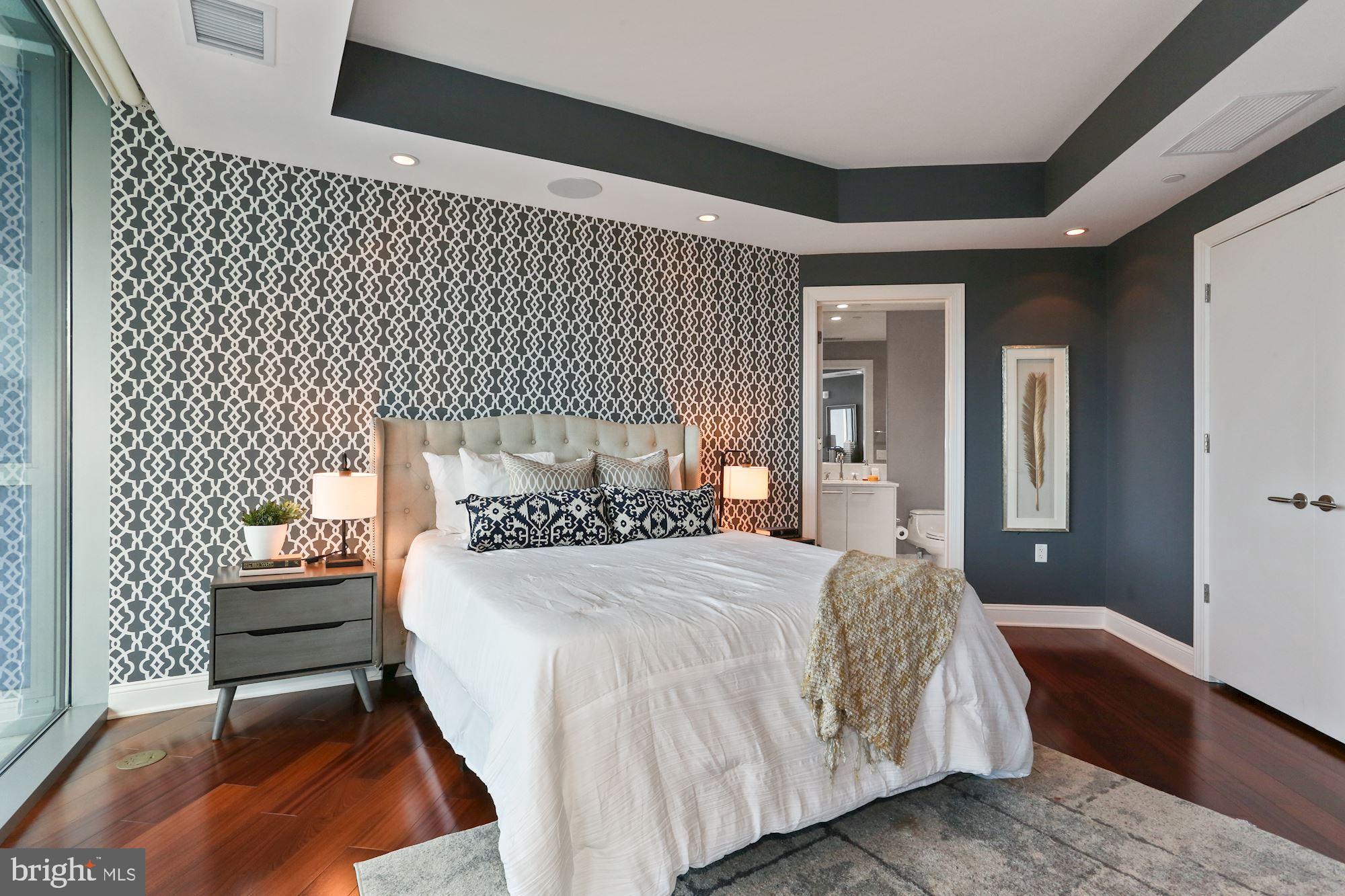 TURNBERRY TOWER - Residential