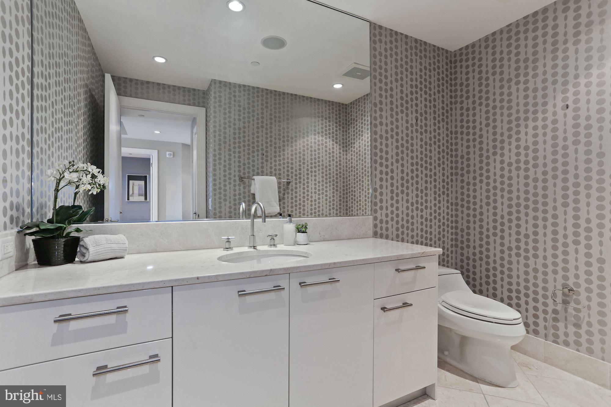 TURNBERRY TOWER - Residential