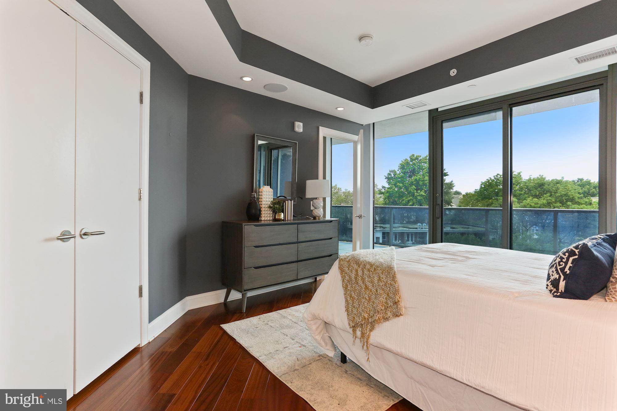 TURNBERRY TOWER - Residential