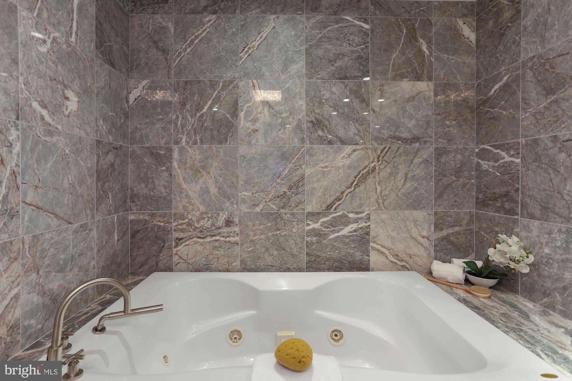 TURNBERRY TOWER - Residential