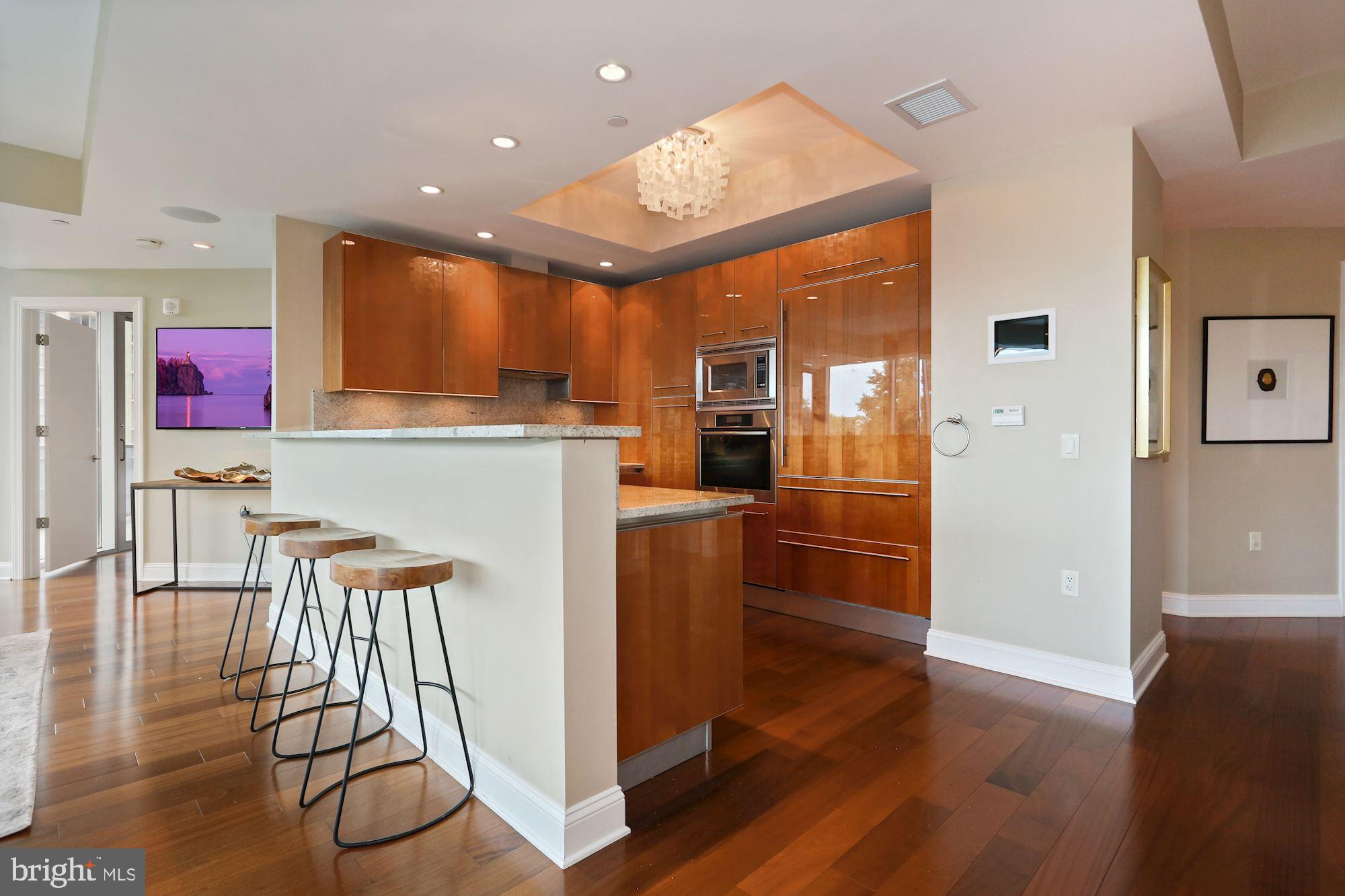 TURNBERRY TOWER - Residential