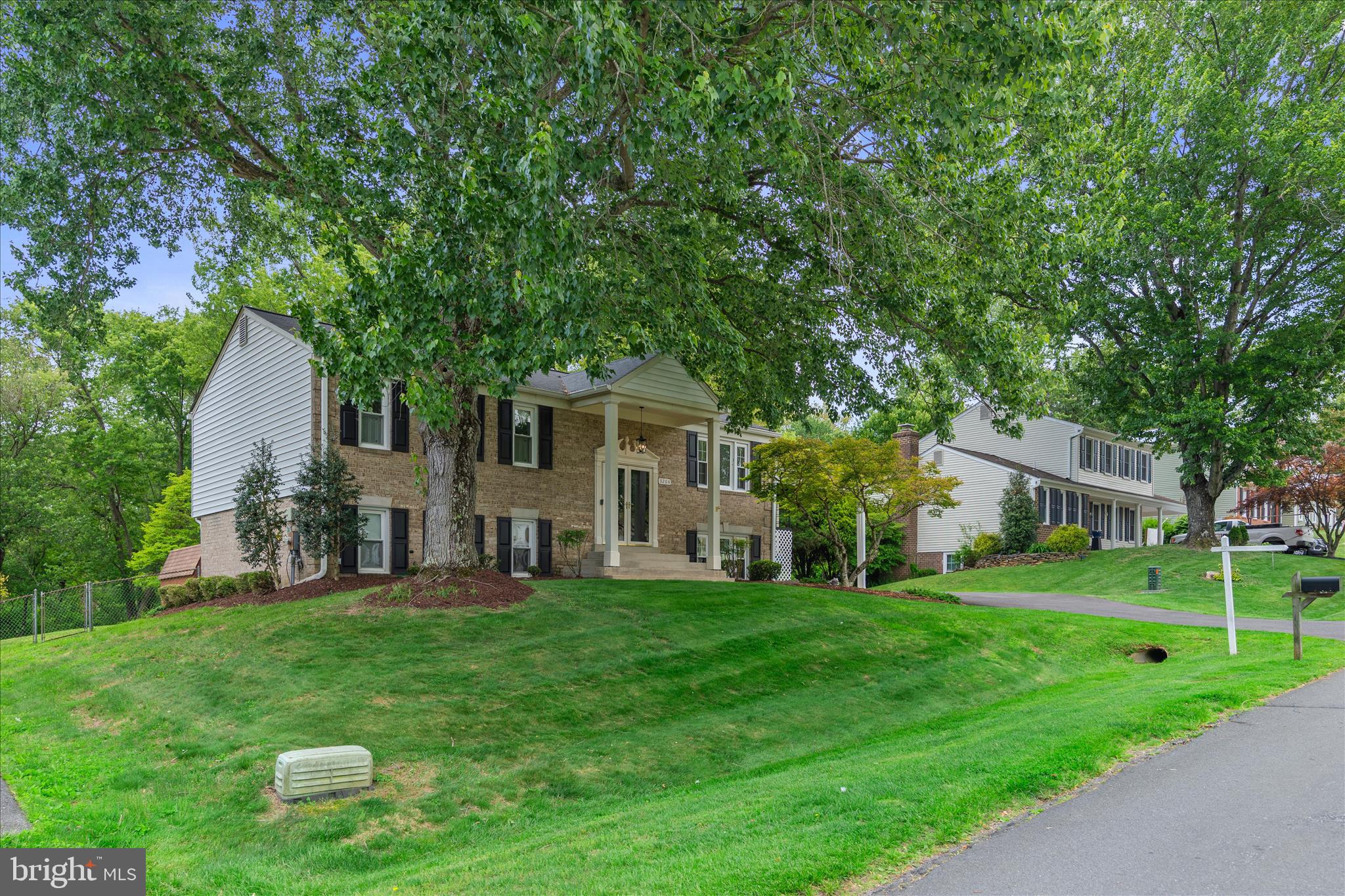 BROOKVILLE KNOLLS - Residential