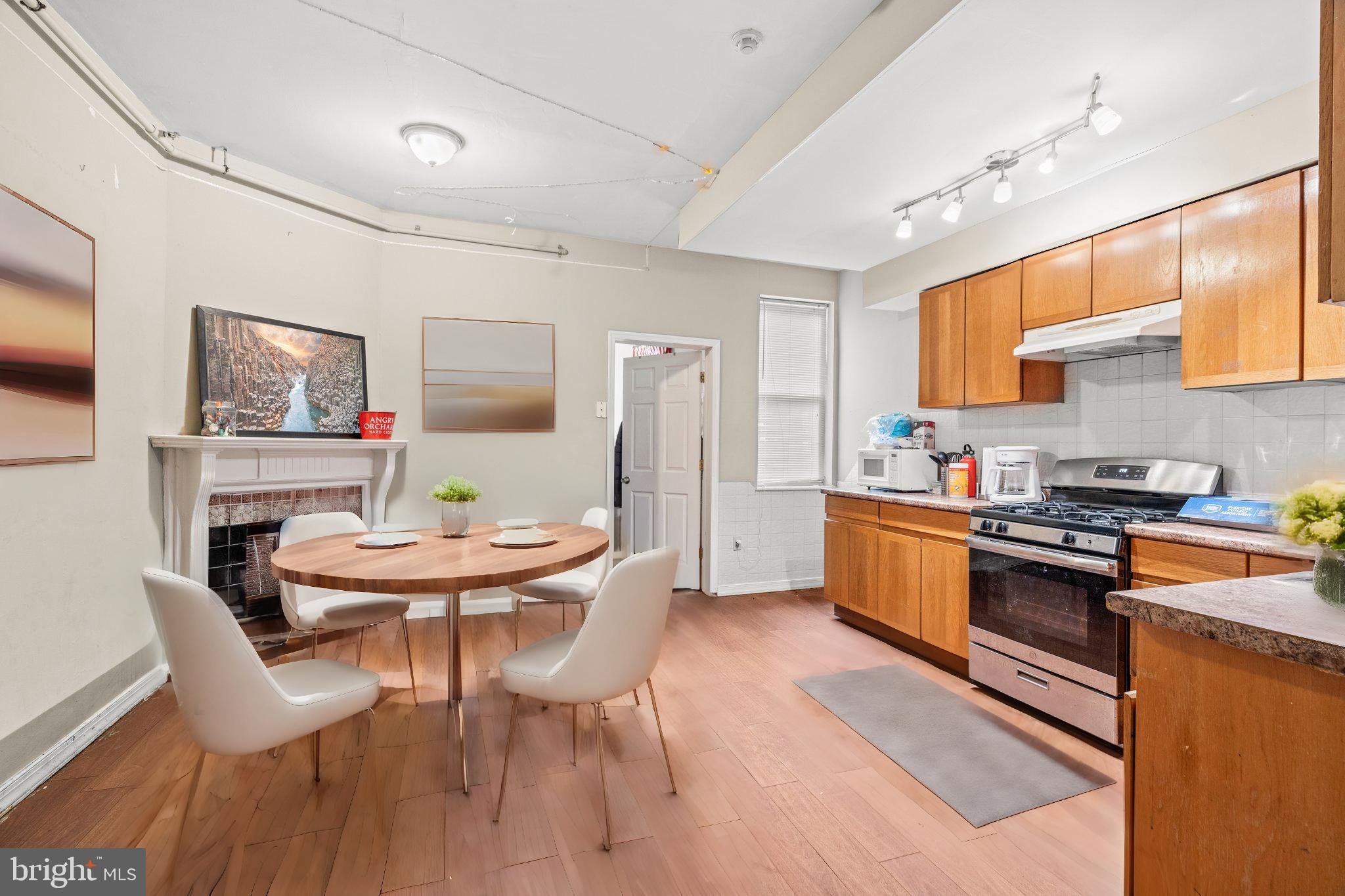 UNIVERSITY CITY - Residential Income