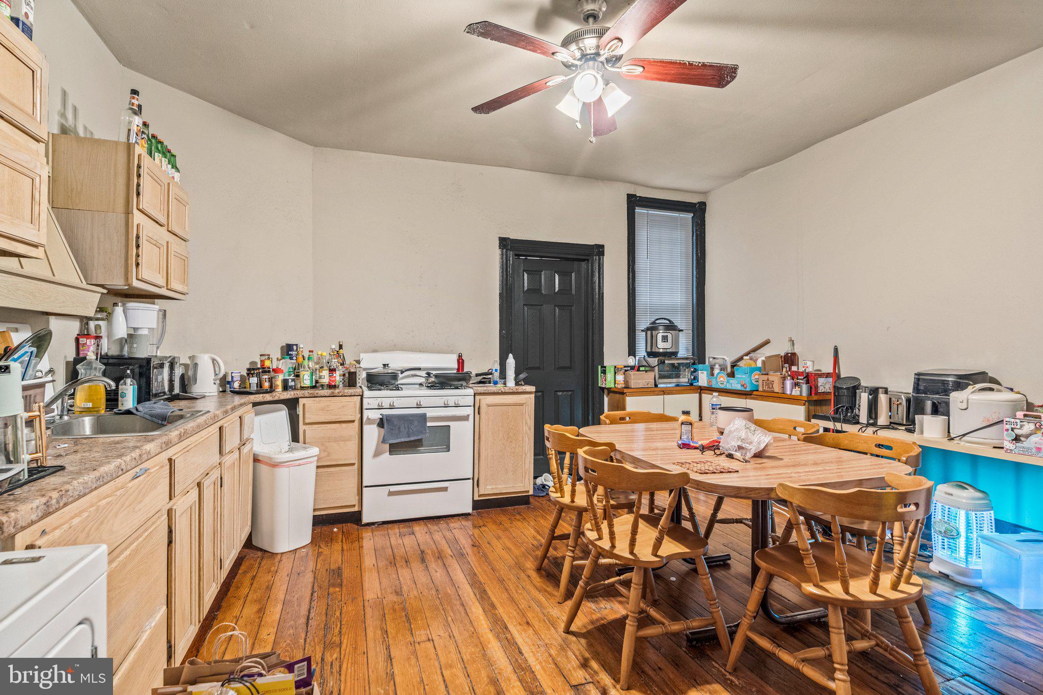 UNIVERSITY CITY - Residential Income