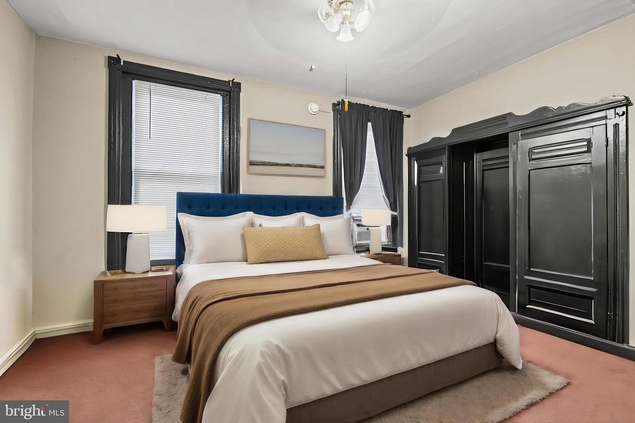 UNIVERSITY CITY - Residential Income