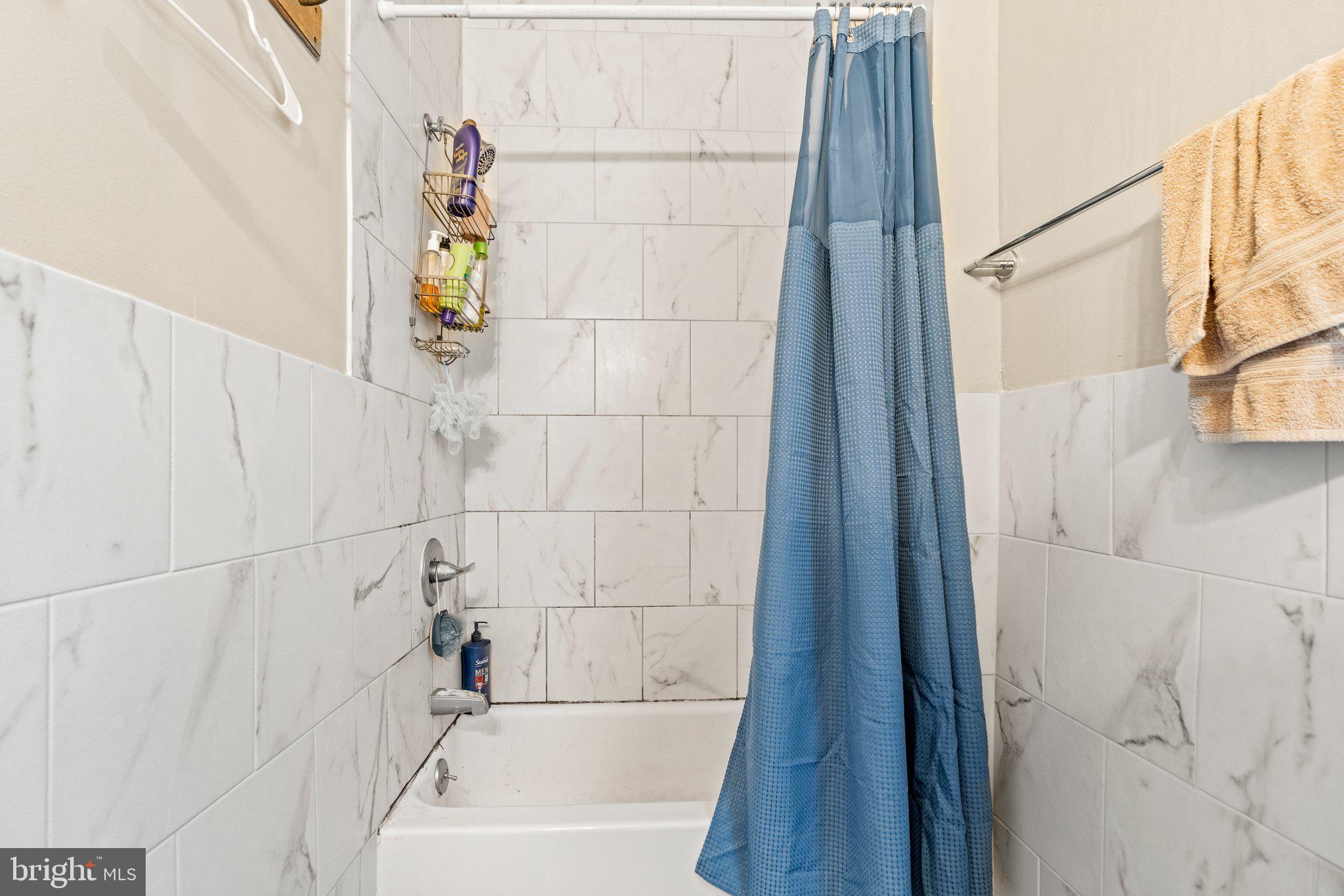 UNIVERSITY CITY - Residential Income