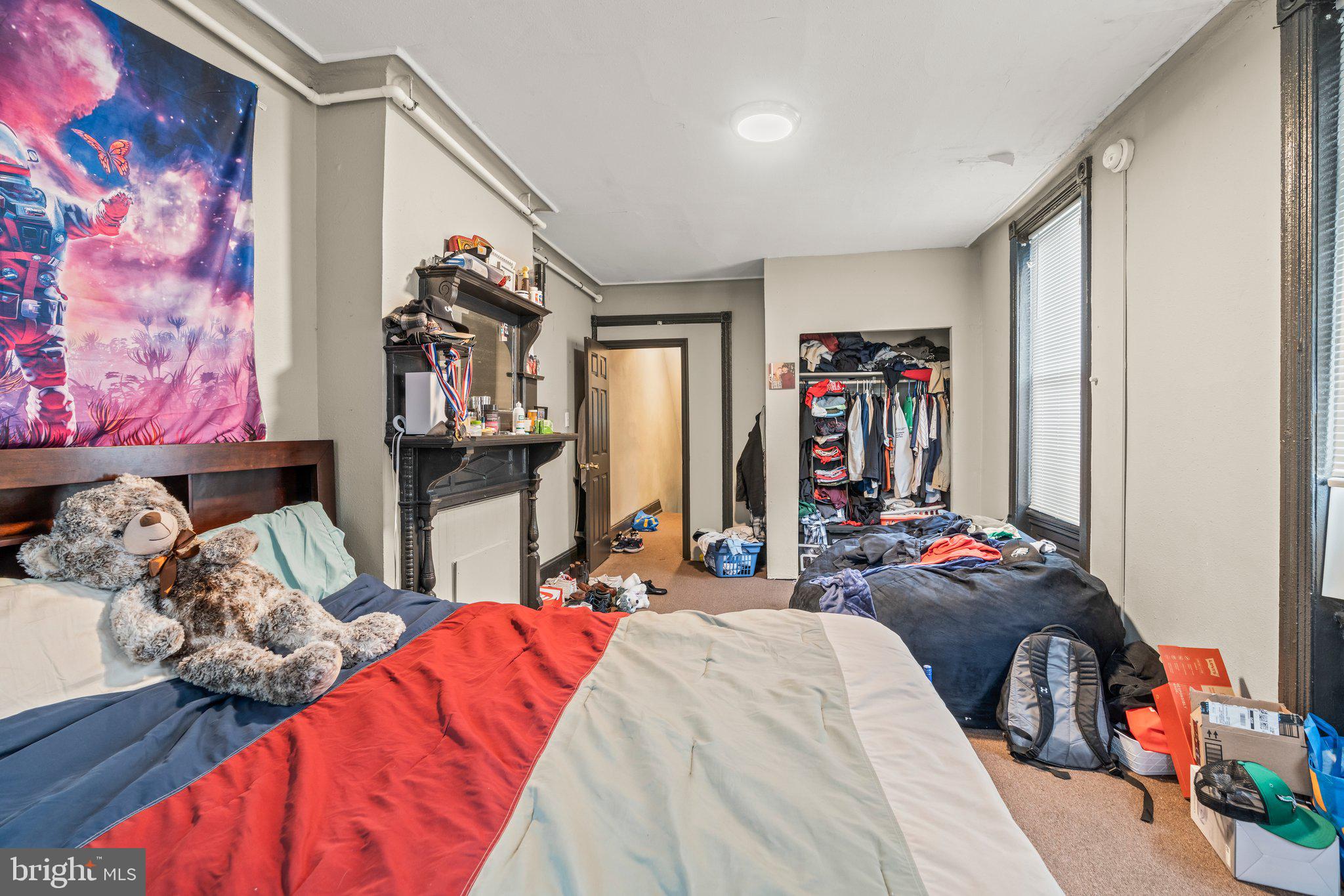 UNIVERSITY CITY - Residential Income