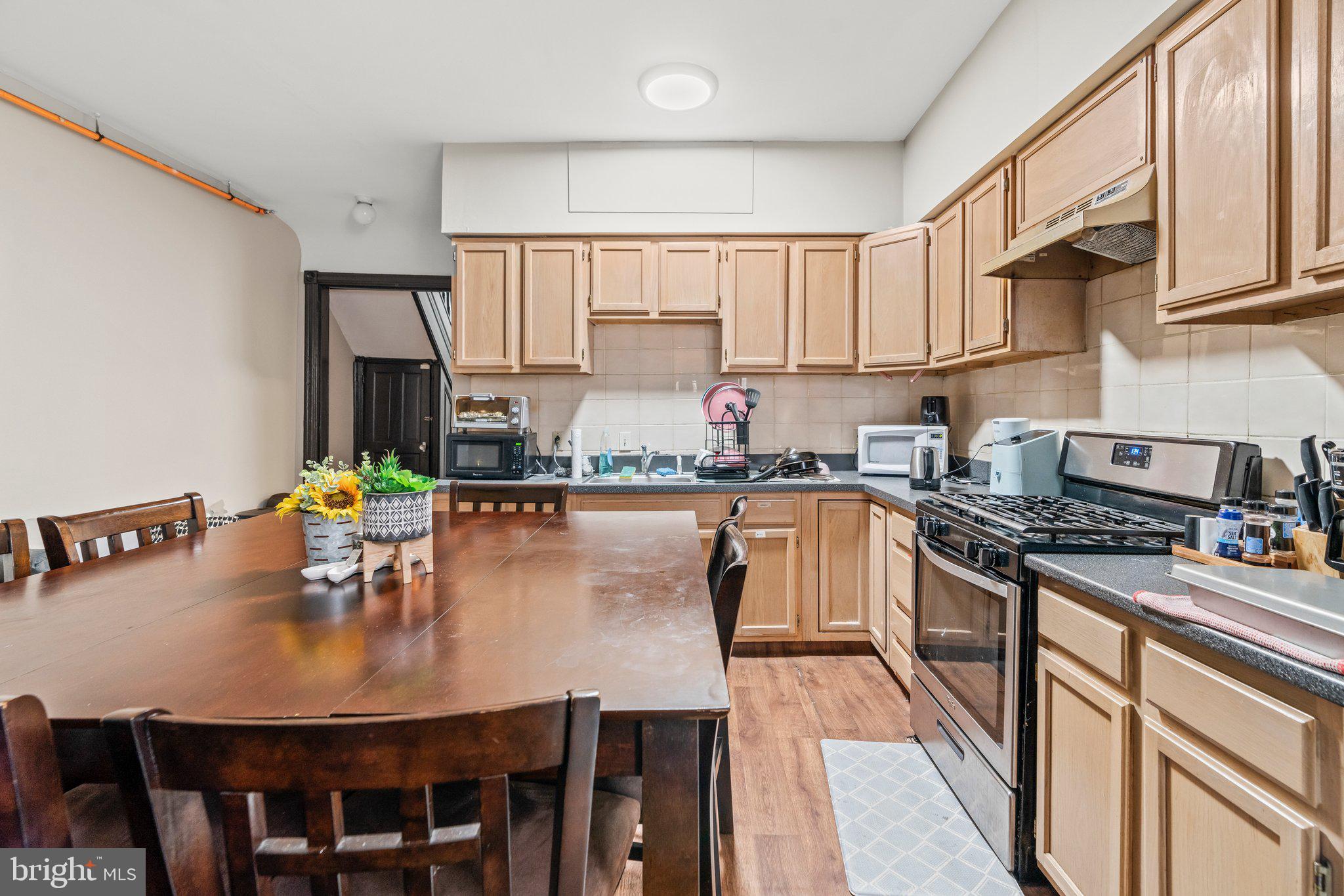 UNIVERSITY CITY - Residential Income