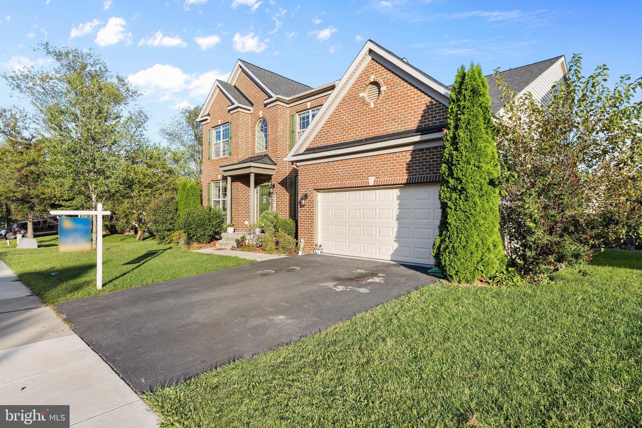 4813 CLARENDON