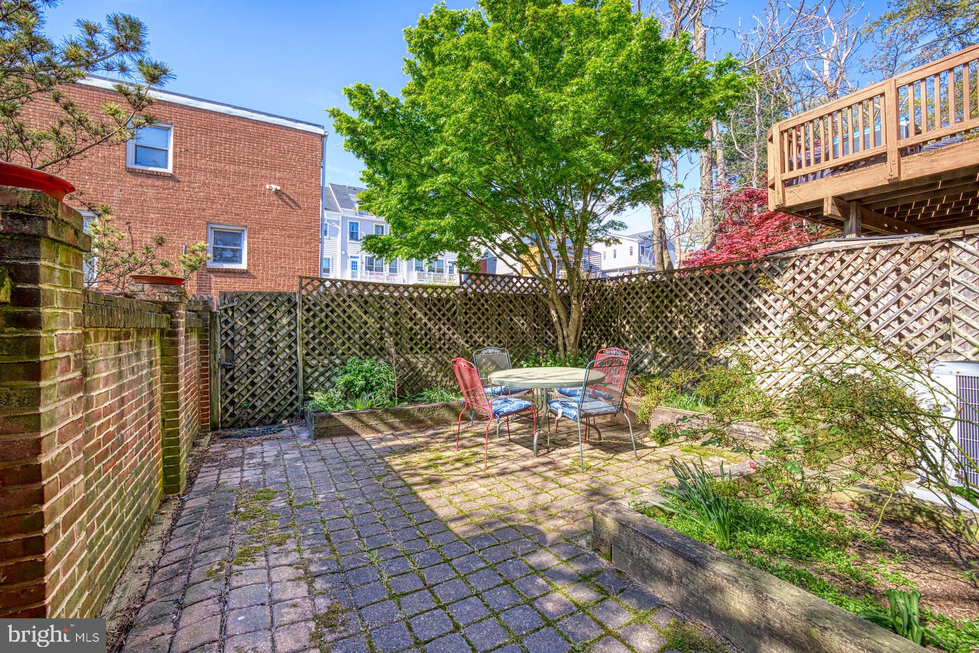 HENSON PARK - Residential Lease