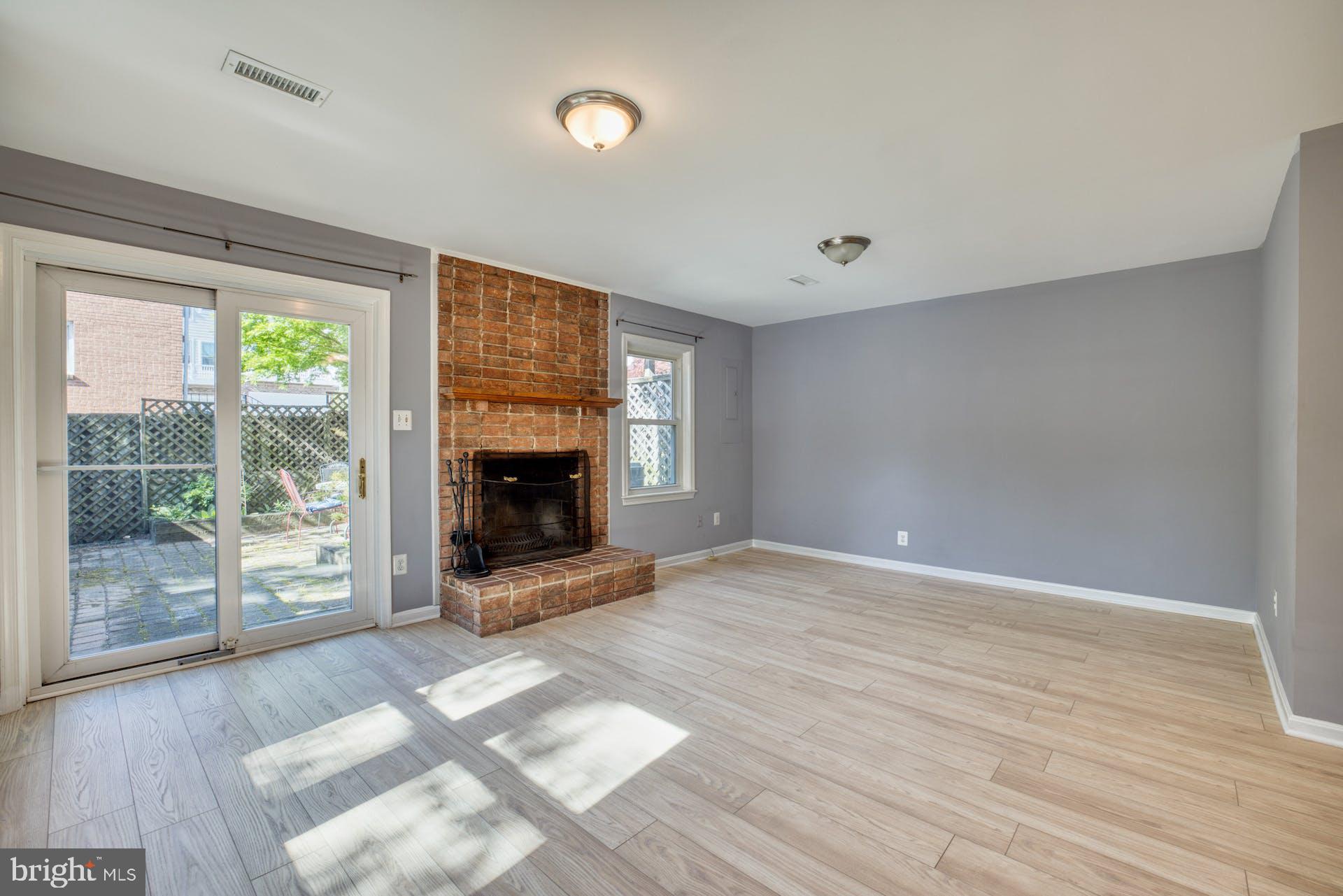 HENSON PARK - Residential Lease