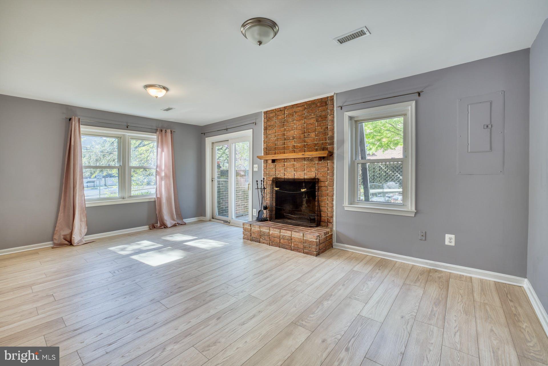 HENSON PARK - Residential Lease