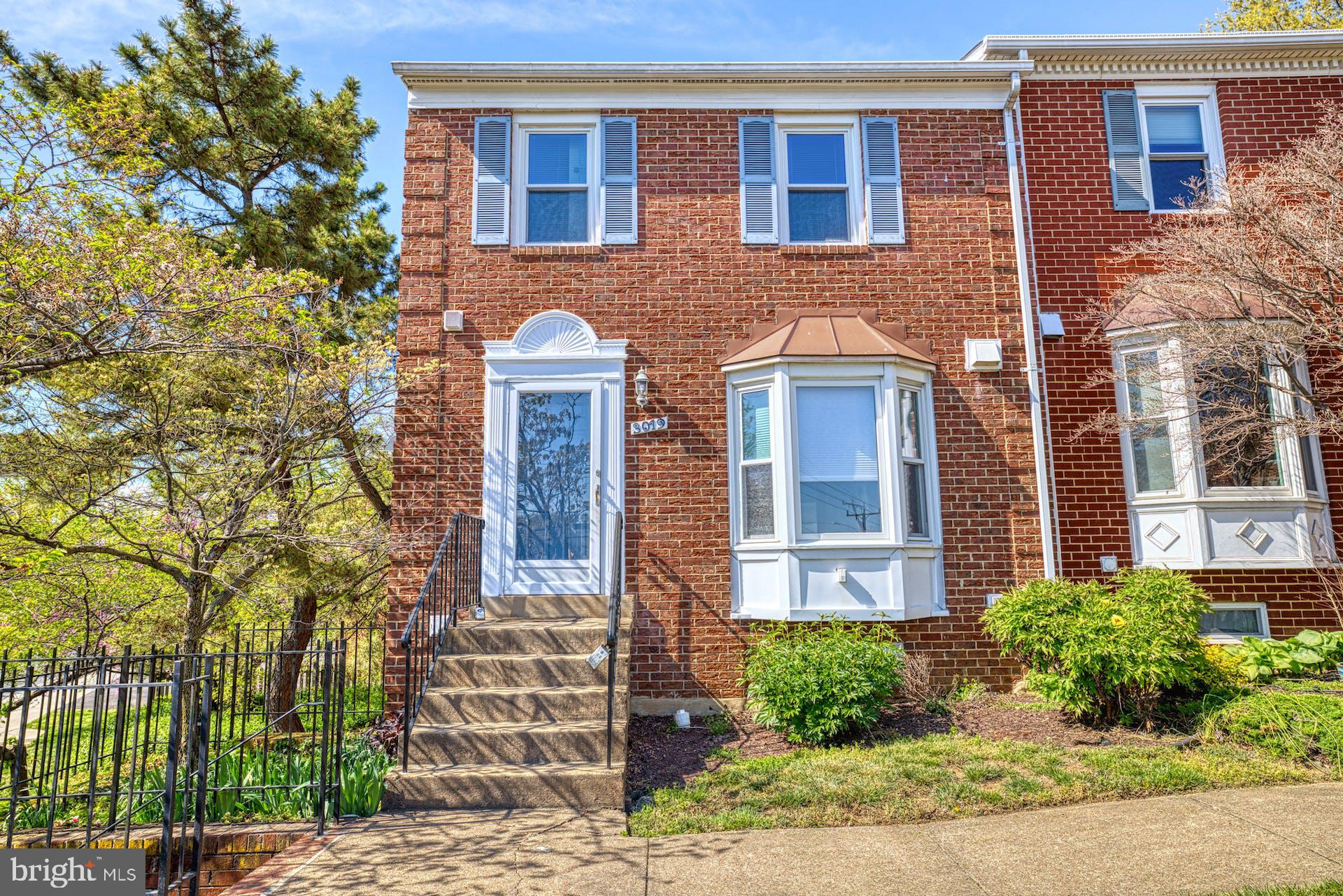 HENSON PARK - Residential Lease