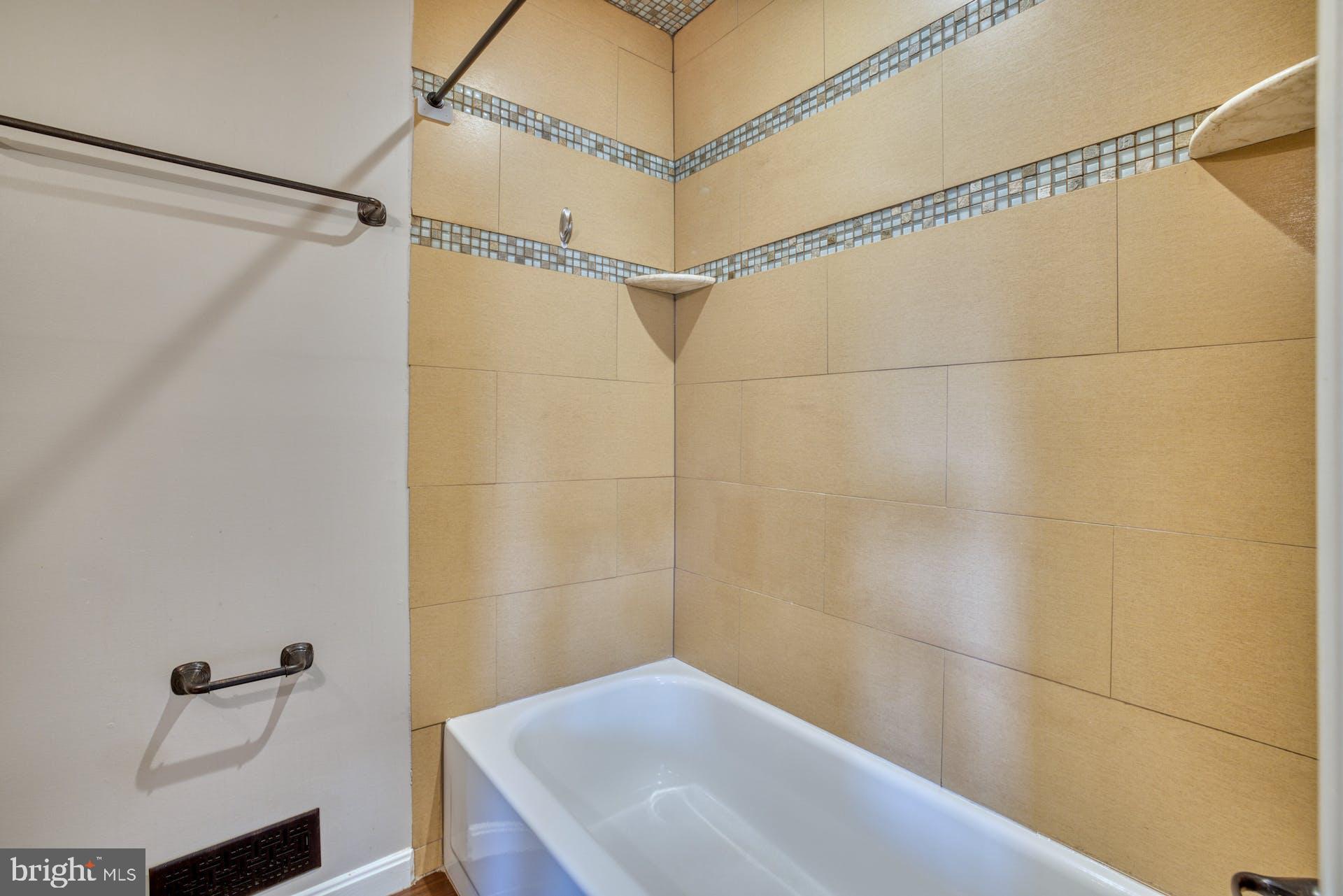 HENSON PARK - Residential Lease