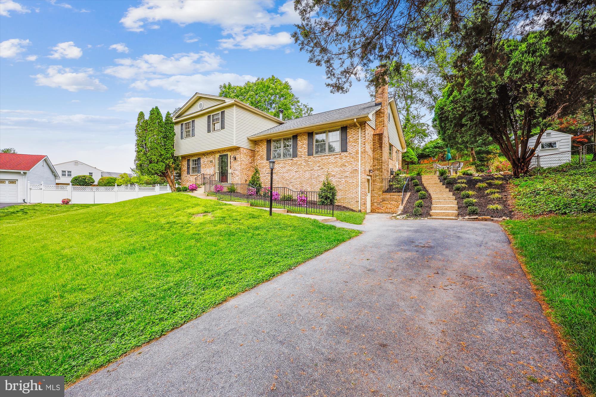 SPRINGBROOK MANOR - Residential