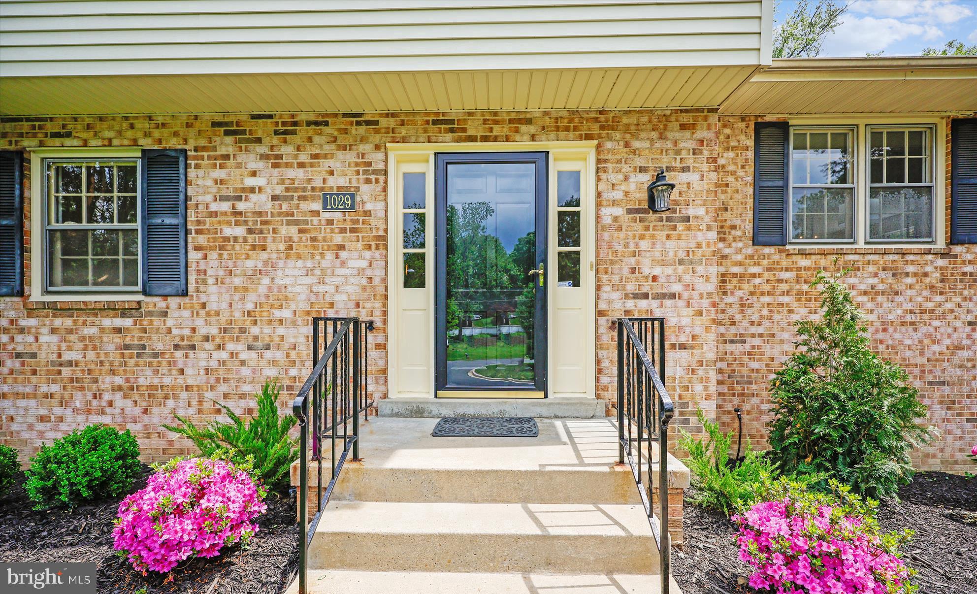 SPRINGBROOK MANOR - Residential