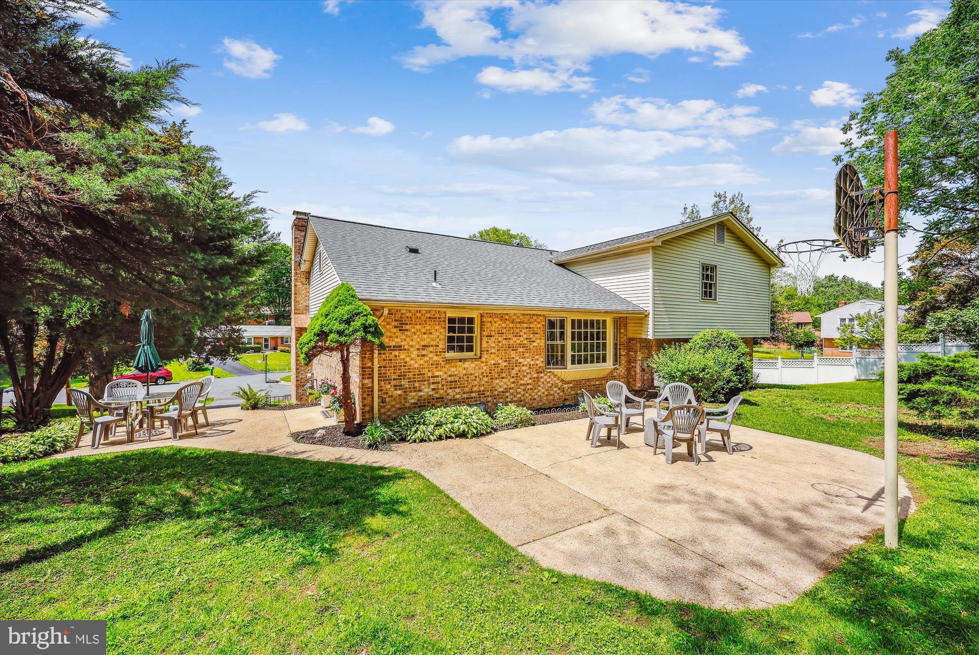 SPRINGBROOK MANOR - Residential