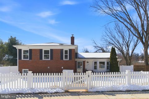 Photo of 5020 Alta Vista Road, BETHESDA, MD 20814 (MLS # MDMC2215366)