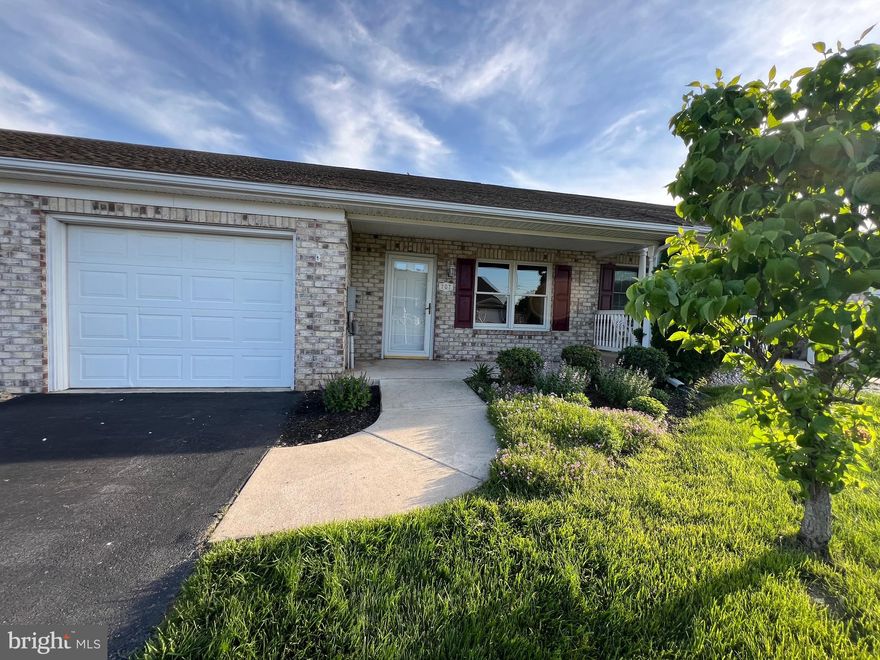 Must see this well maintained one level brick townhome! Freshly painted interior, open floor plan with large kitchen, breakfast bar and plenty of cabinets. 2 bedrooms, 1.5 bathrooms and 1-car garage. Convenient location to I-70 shopping and commuter points.